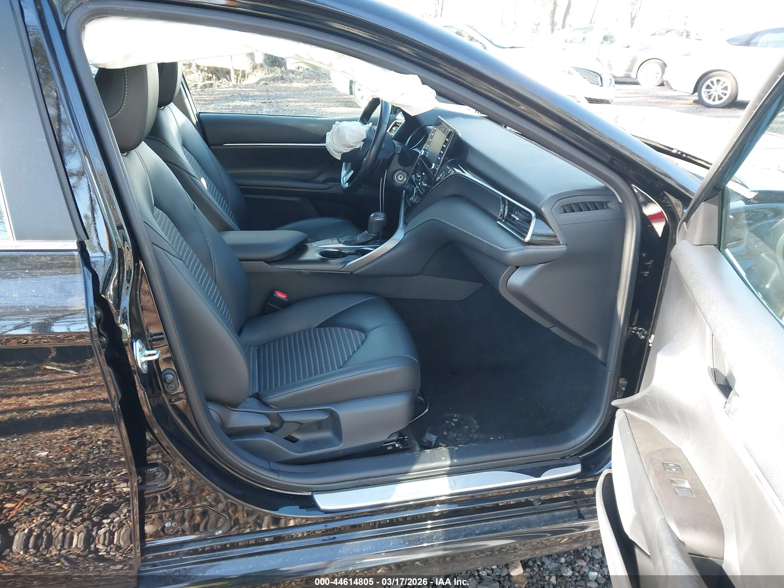 TOYOTA CAMRY image 5