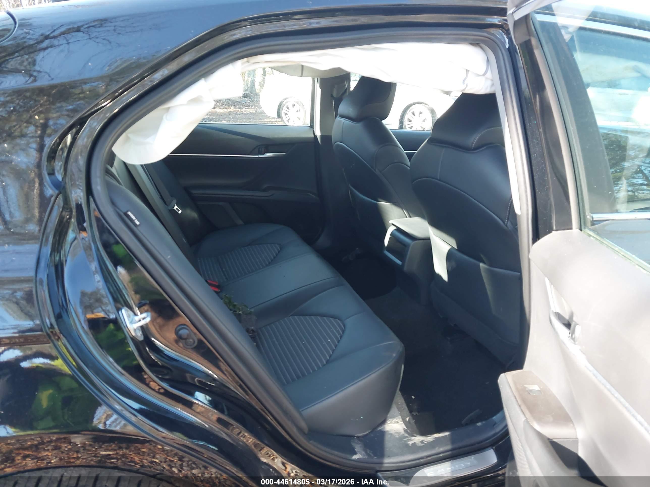 TOYOTA CAMRY image 8