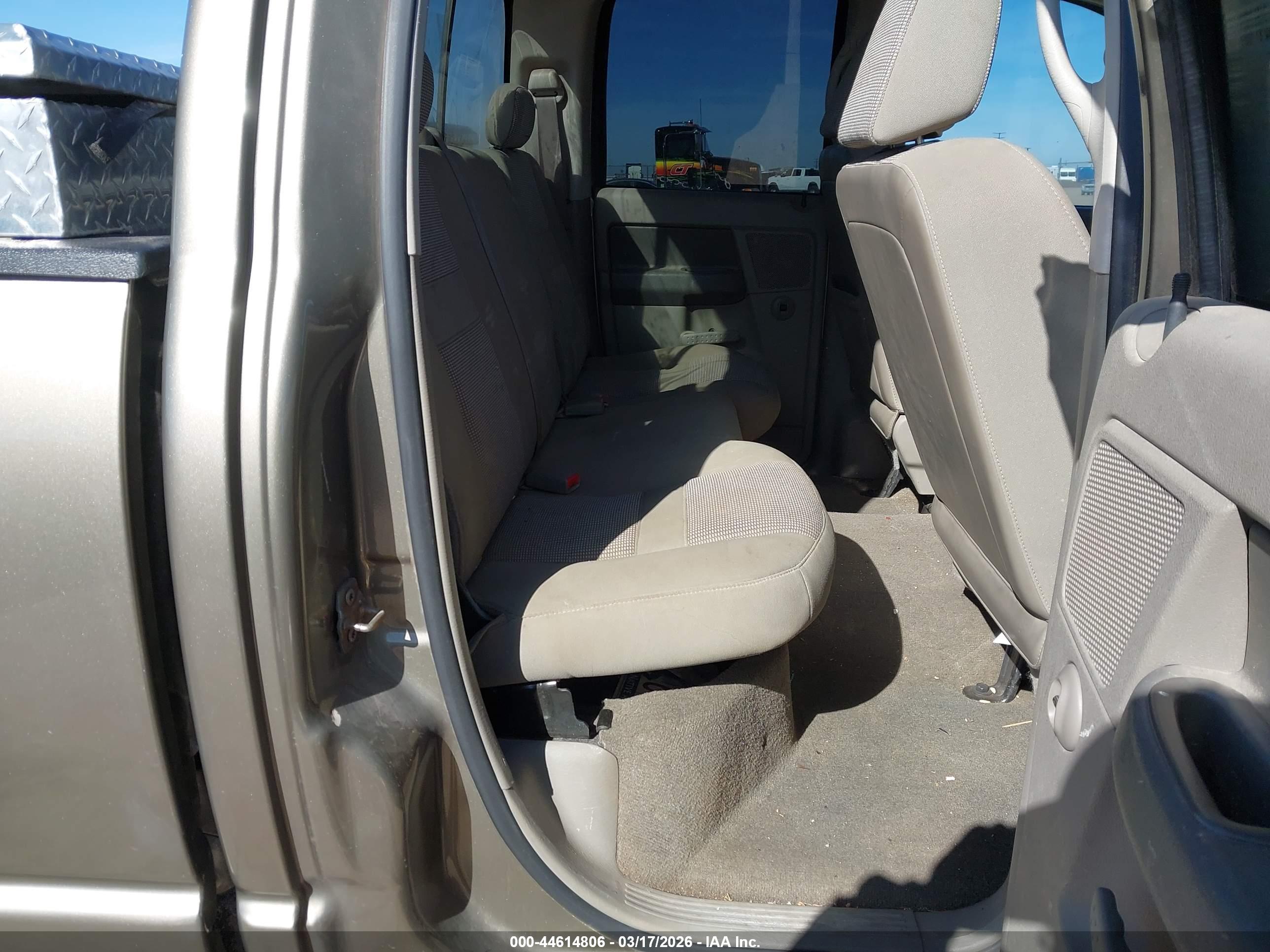 DODGE RAM image 8