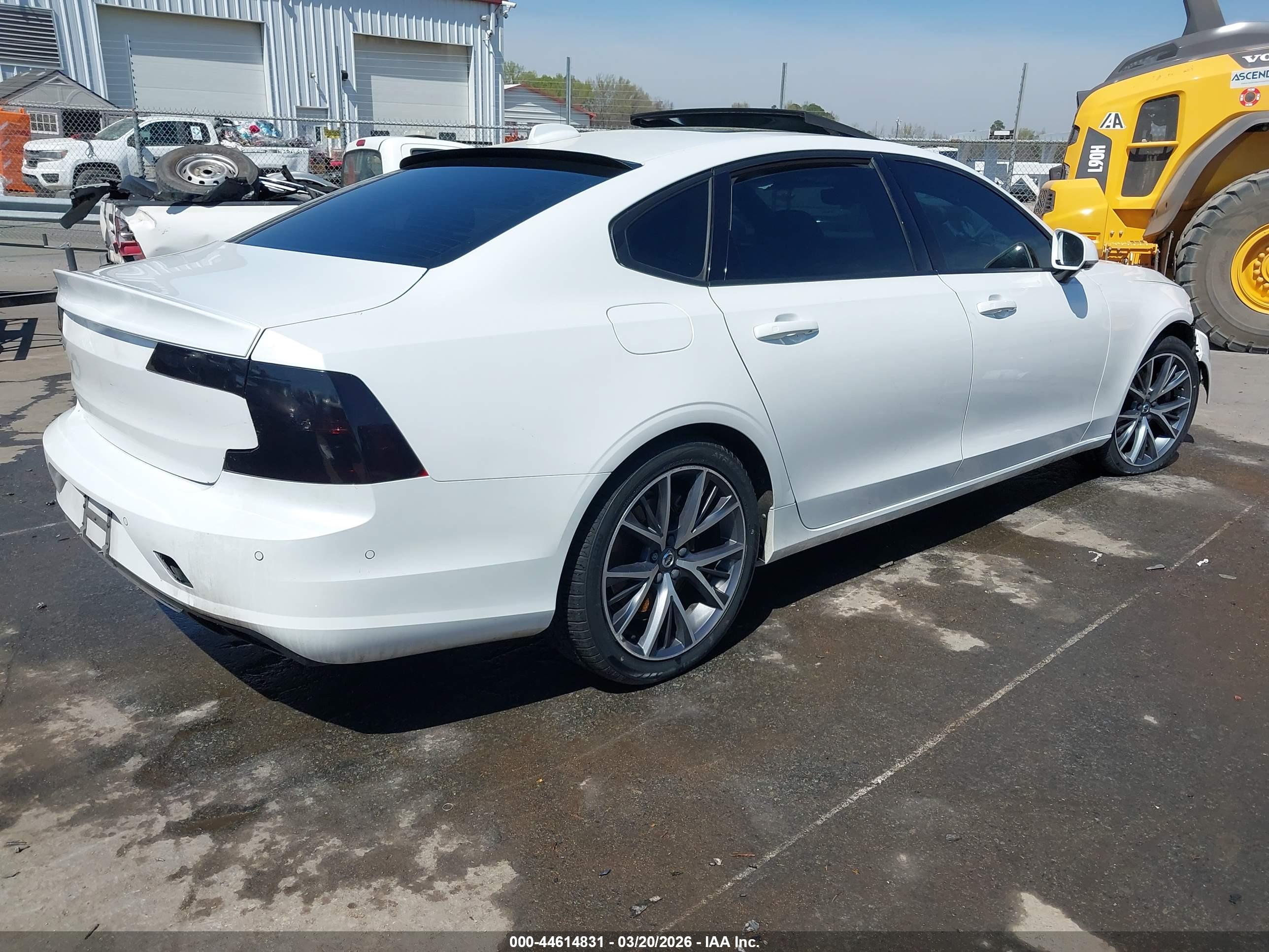 VOLVO S90 image 4