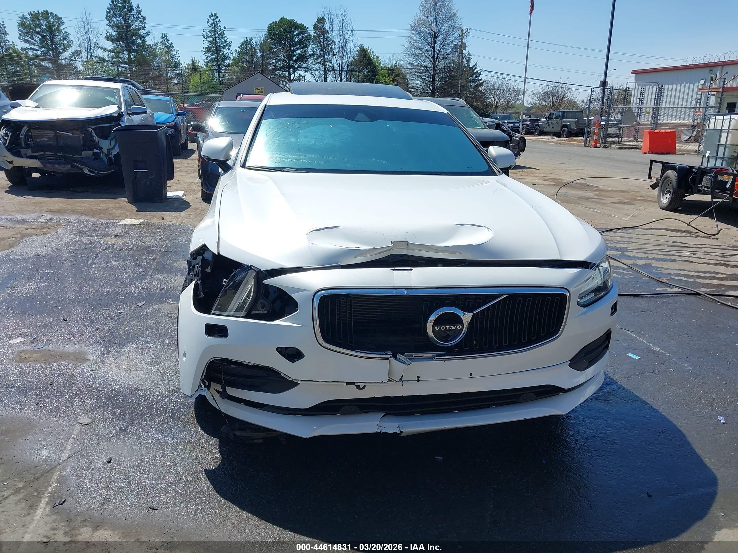 VOLVO S90 image 6