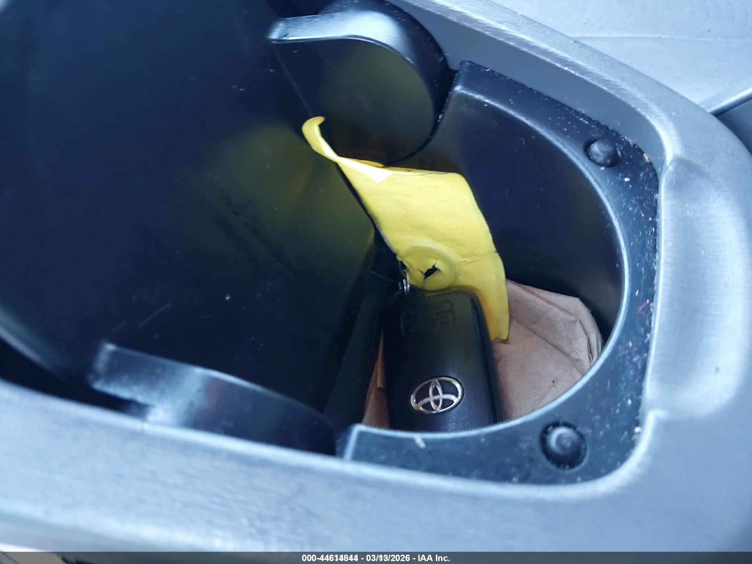 TOYOTA PRIUS image 11