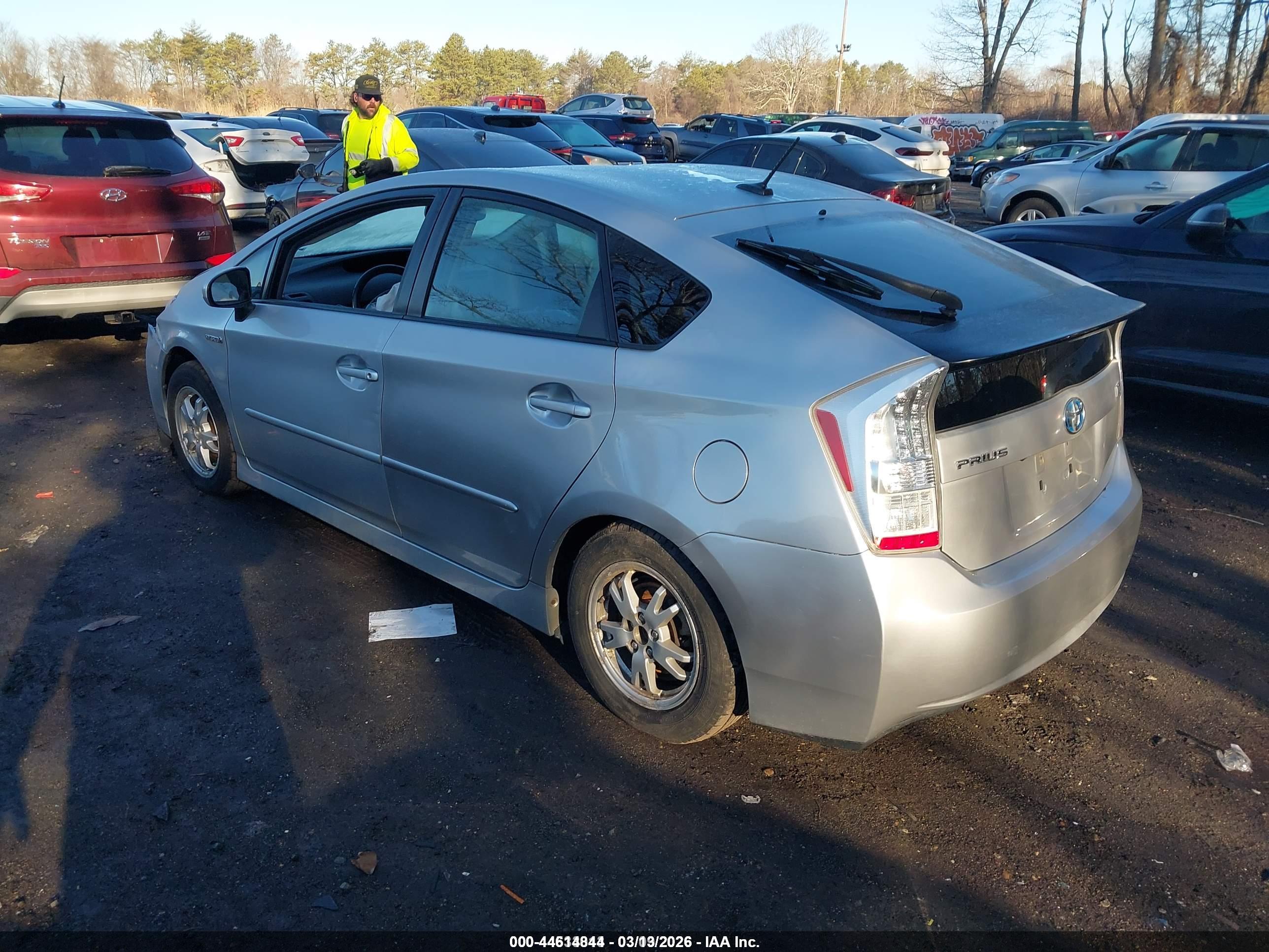 TOYOTA PRIUS image 3
