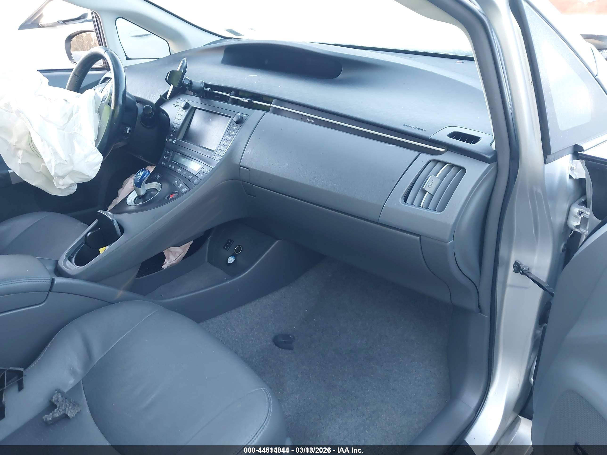 TOYOTA PRIUS image 5