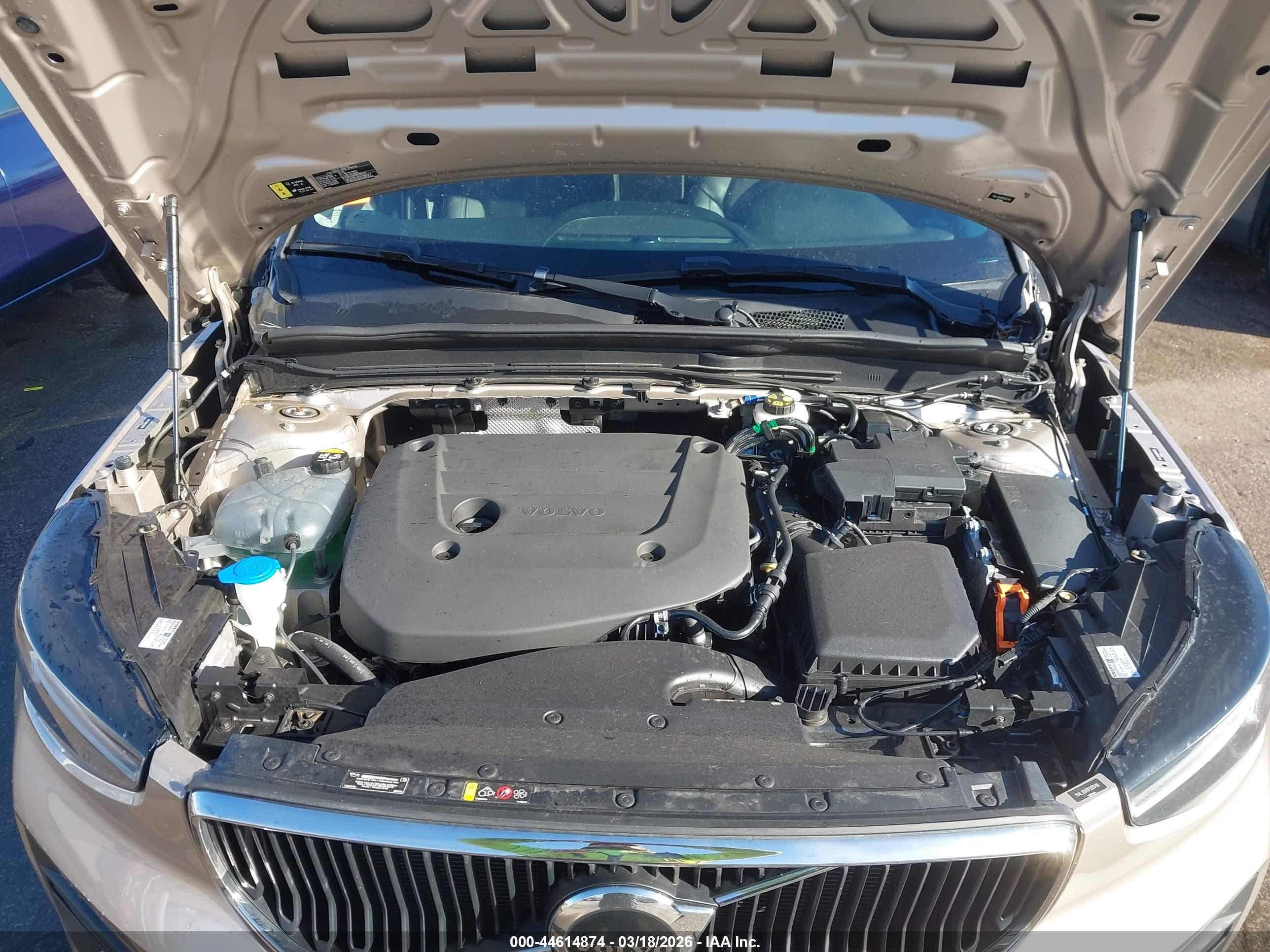 VOLVO XC40 image 10