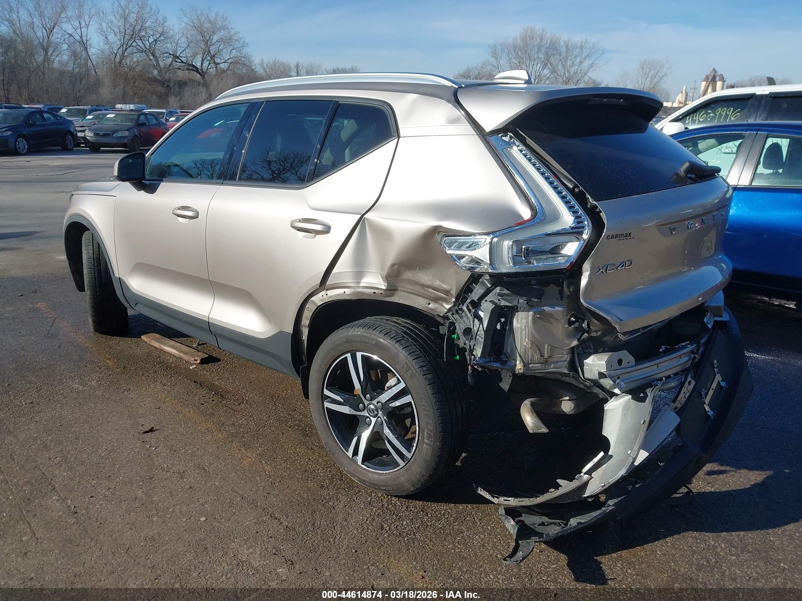VOLVO XC40 image 3