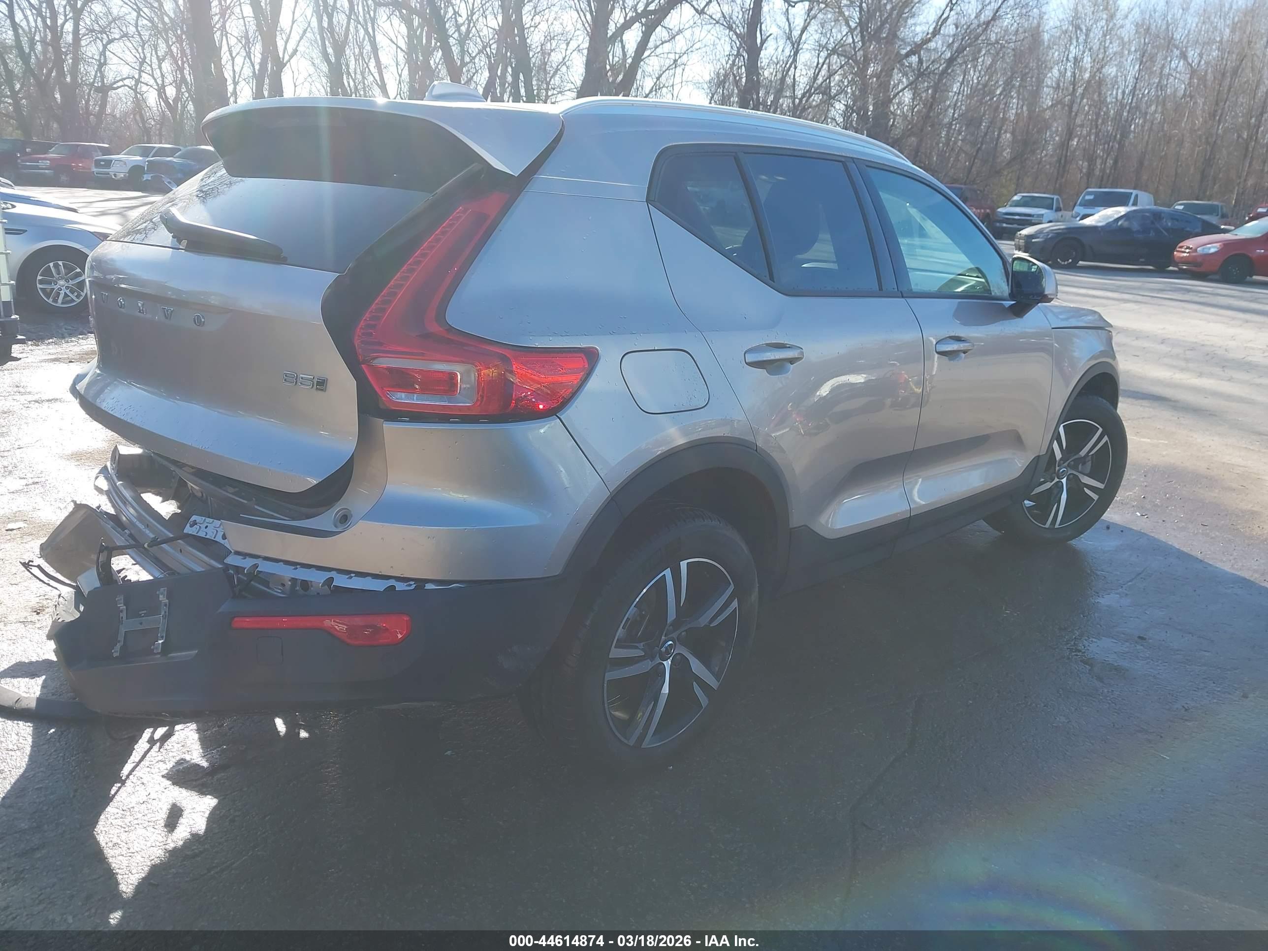 VOLVO XC40 image 4