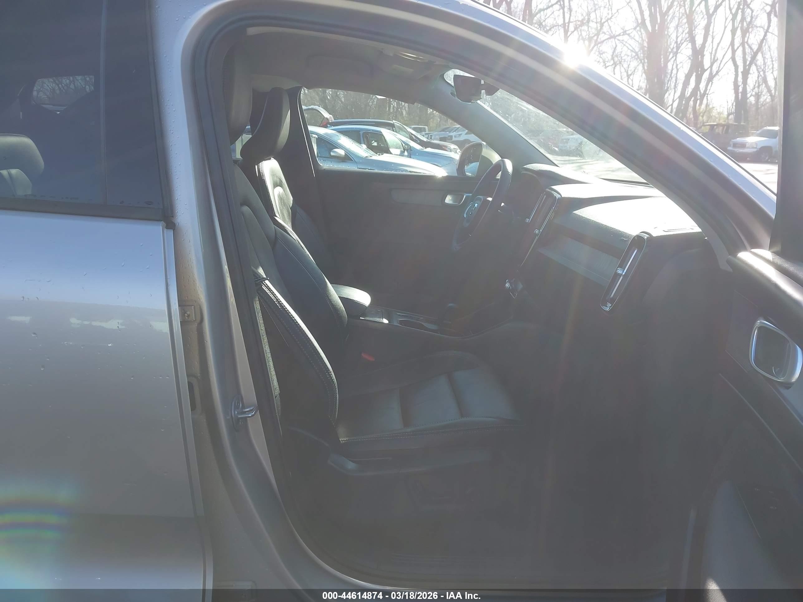 VOLVO XC40 image 5