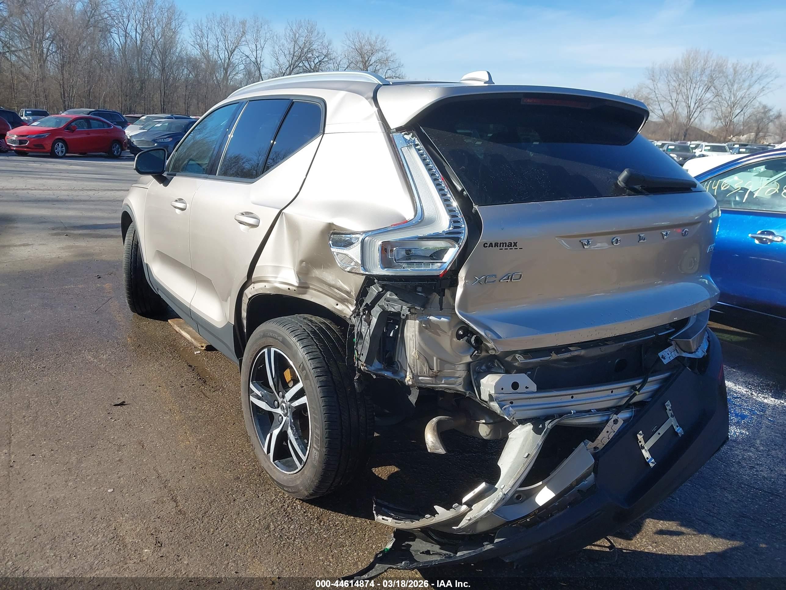VOLVO XC40 image 6