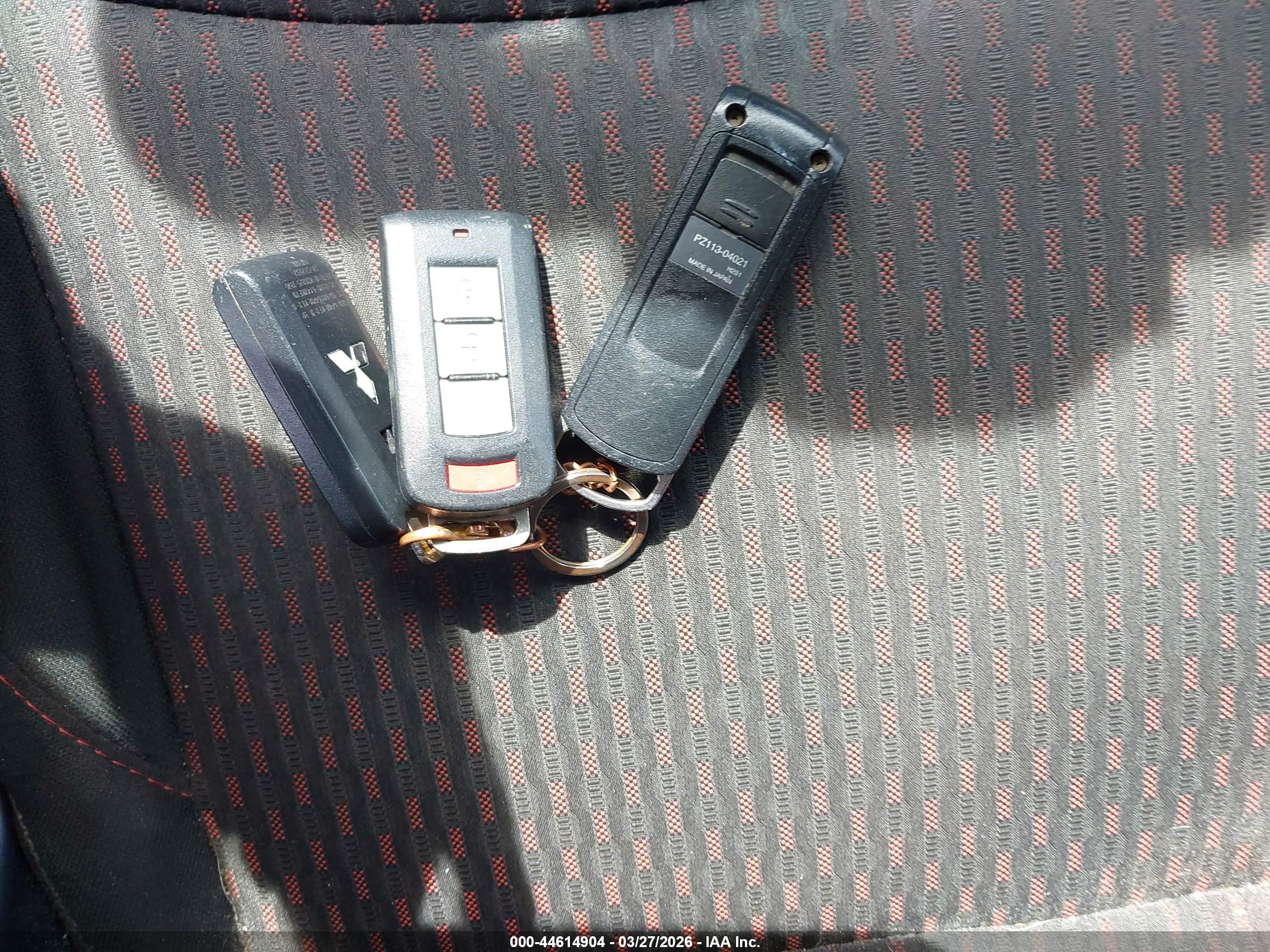 MITSUBISHI OUTLANDER image 11