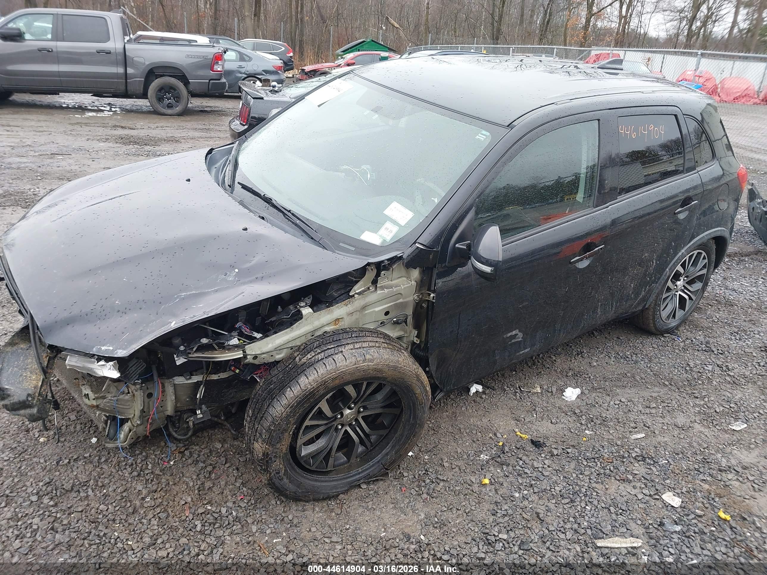 MITSUBISHI OUTLANDER image 2