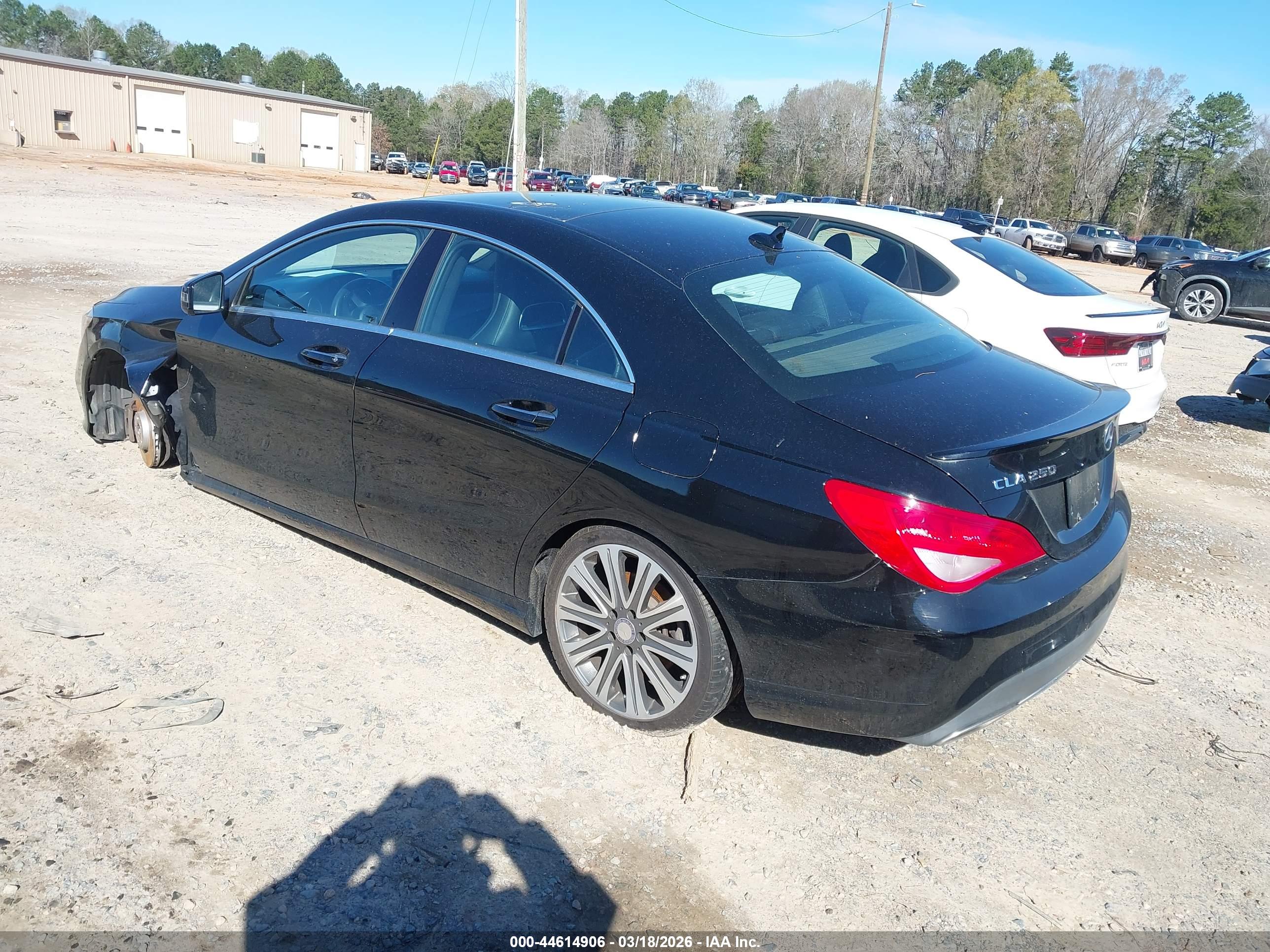 MERCEDES-BENZ CLA image 3