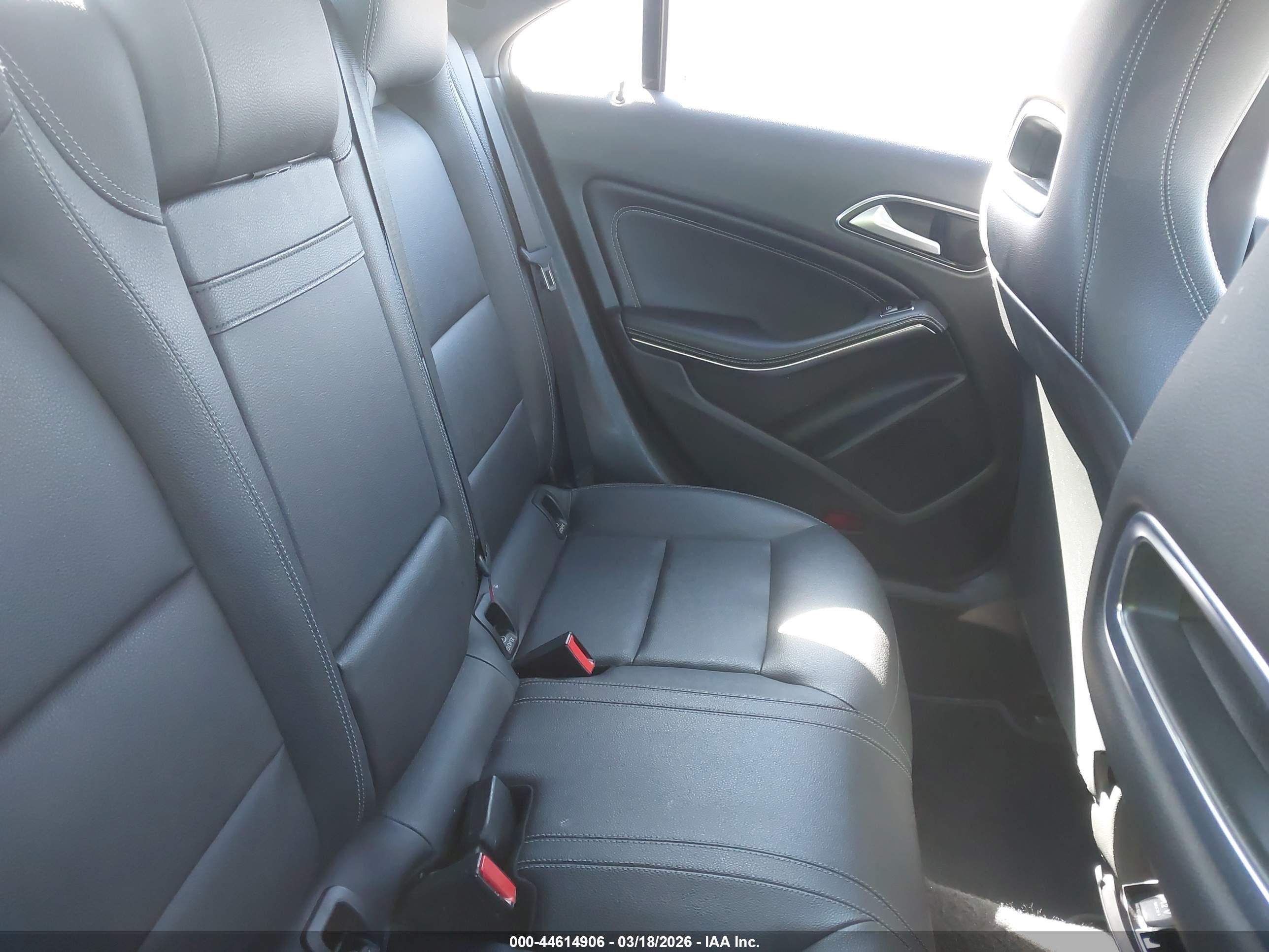 MERCEDES-BENZ CLA image 8