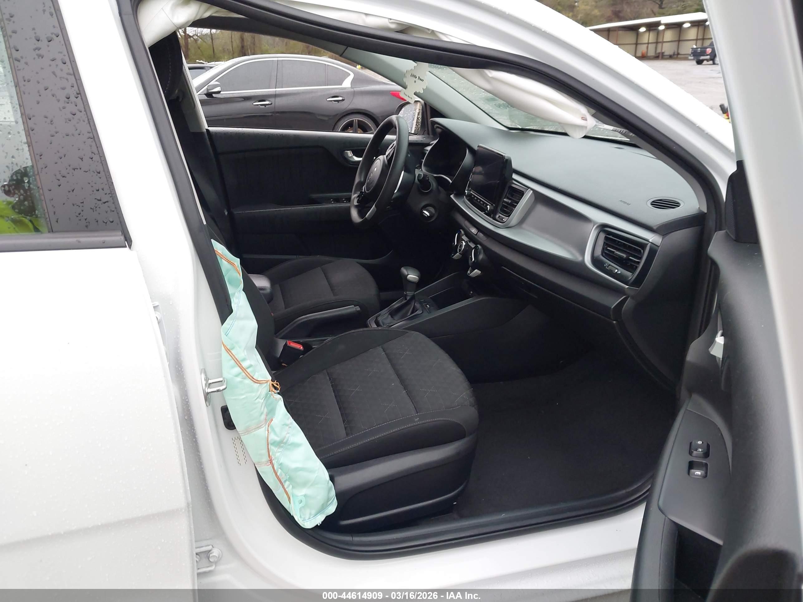 KIA RIO image 5