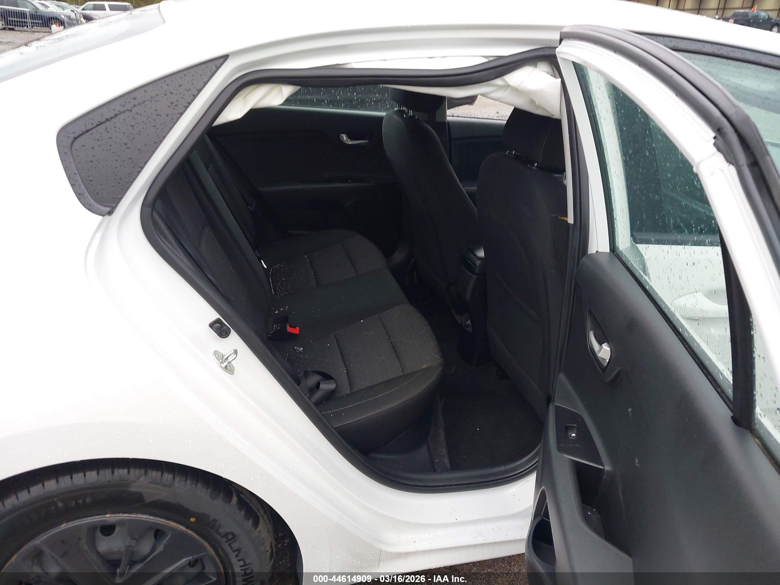 KIA RIO image 8