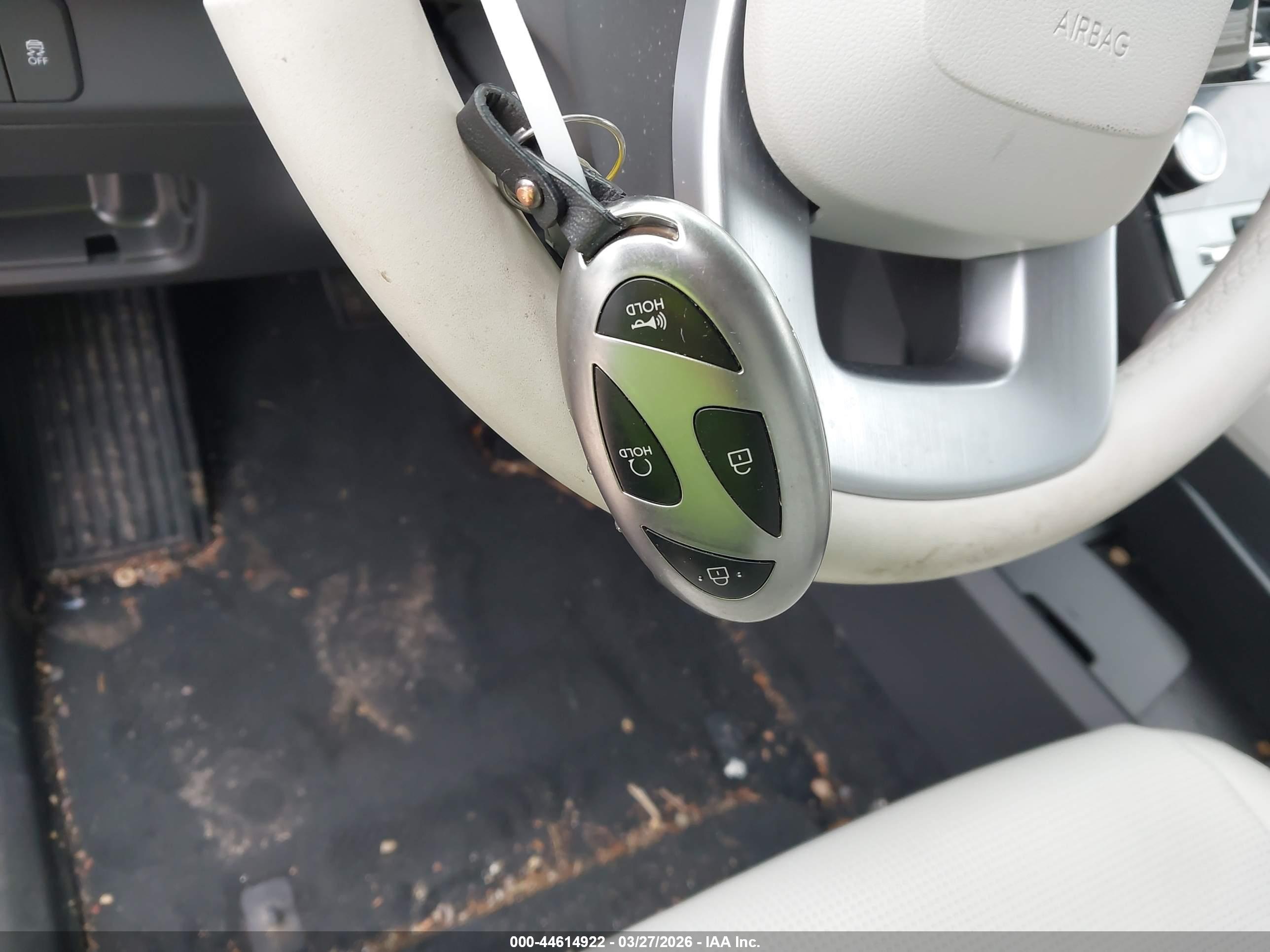 HYUNDAI SANTA image 11