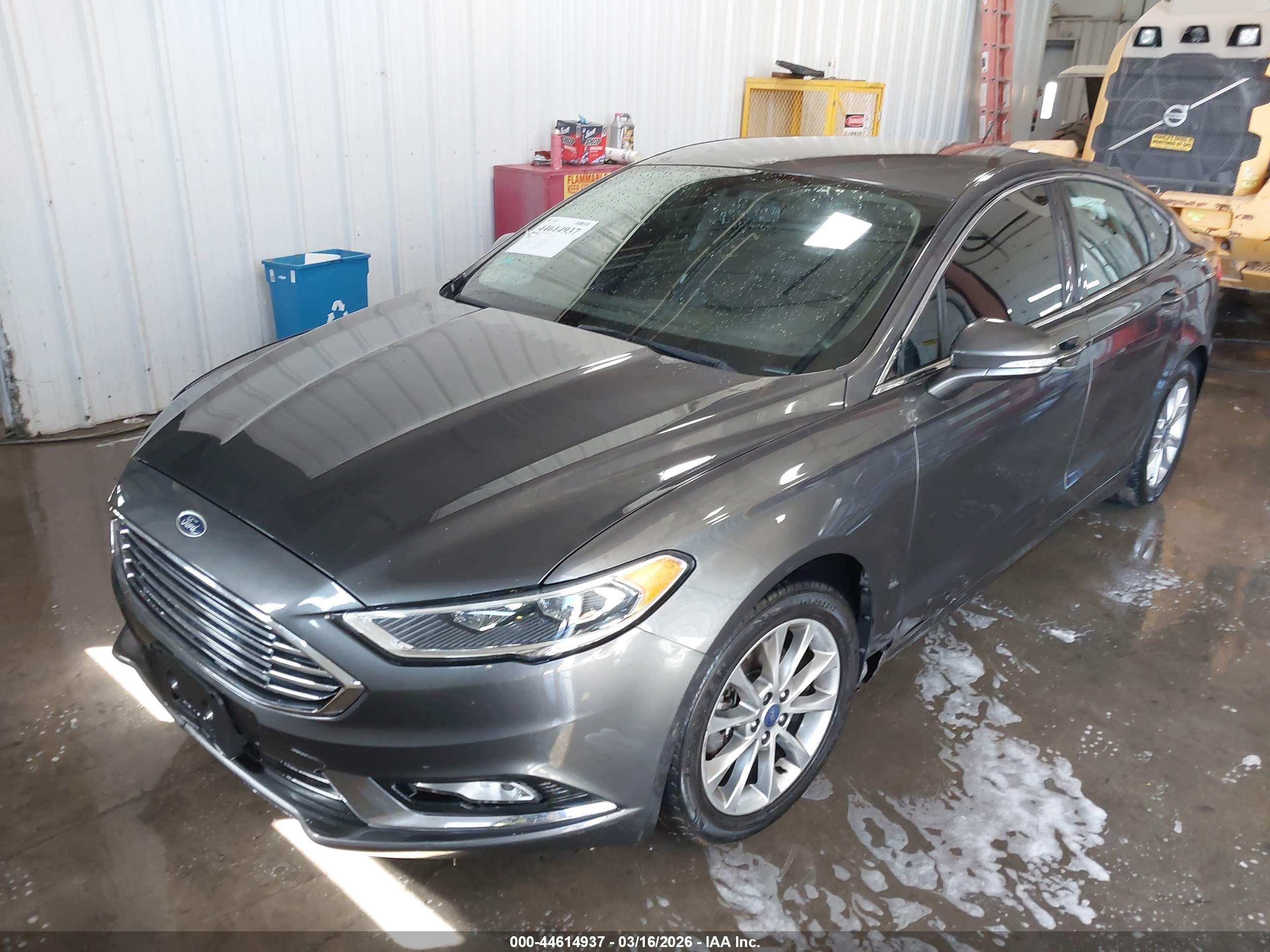 FORD FUSION image 2