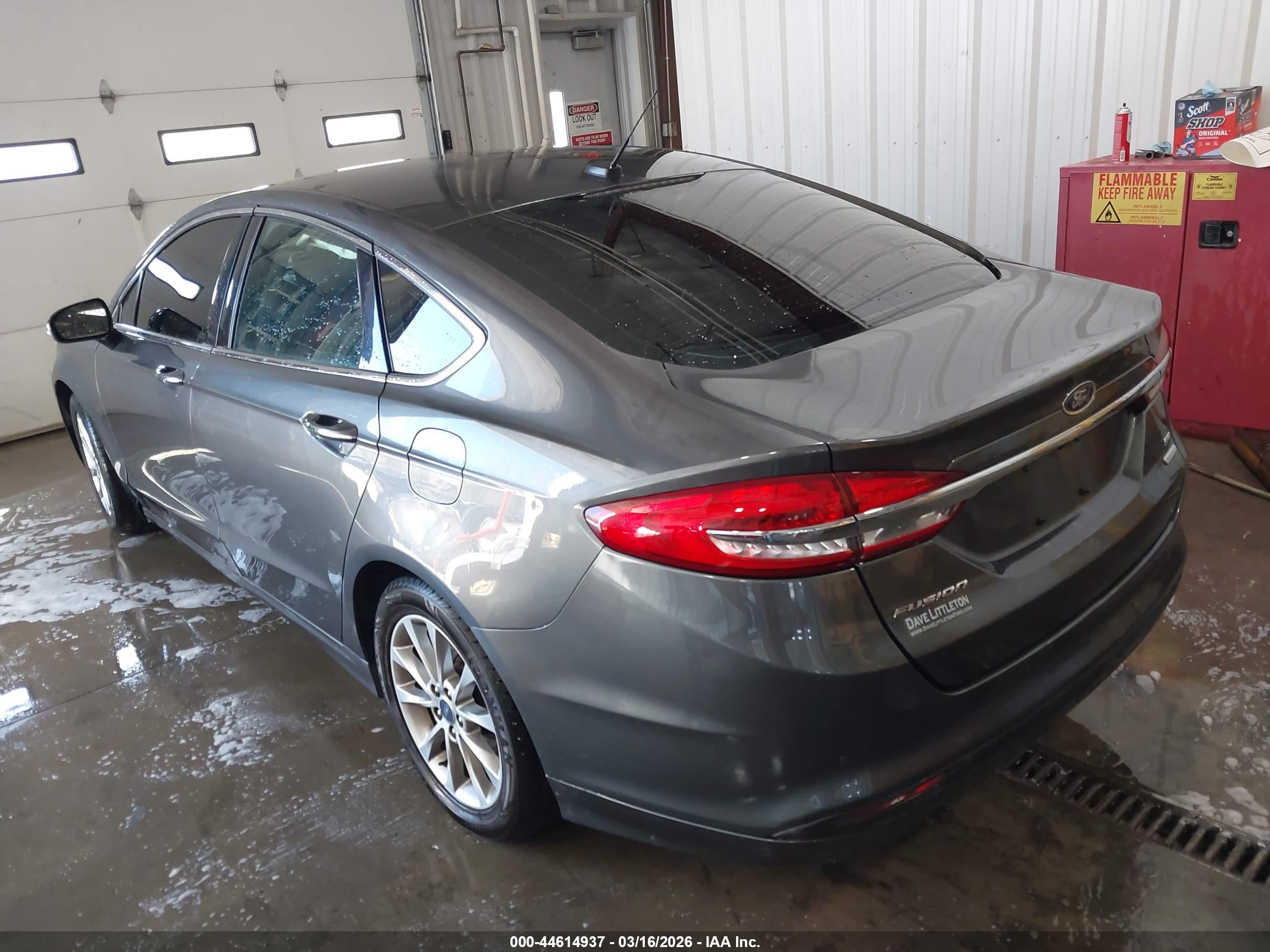 FORD FUSION image 3