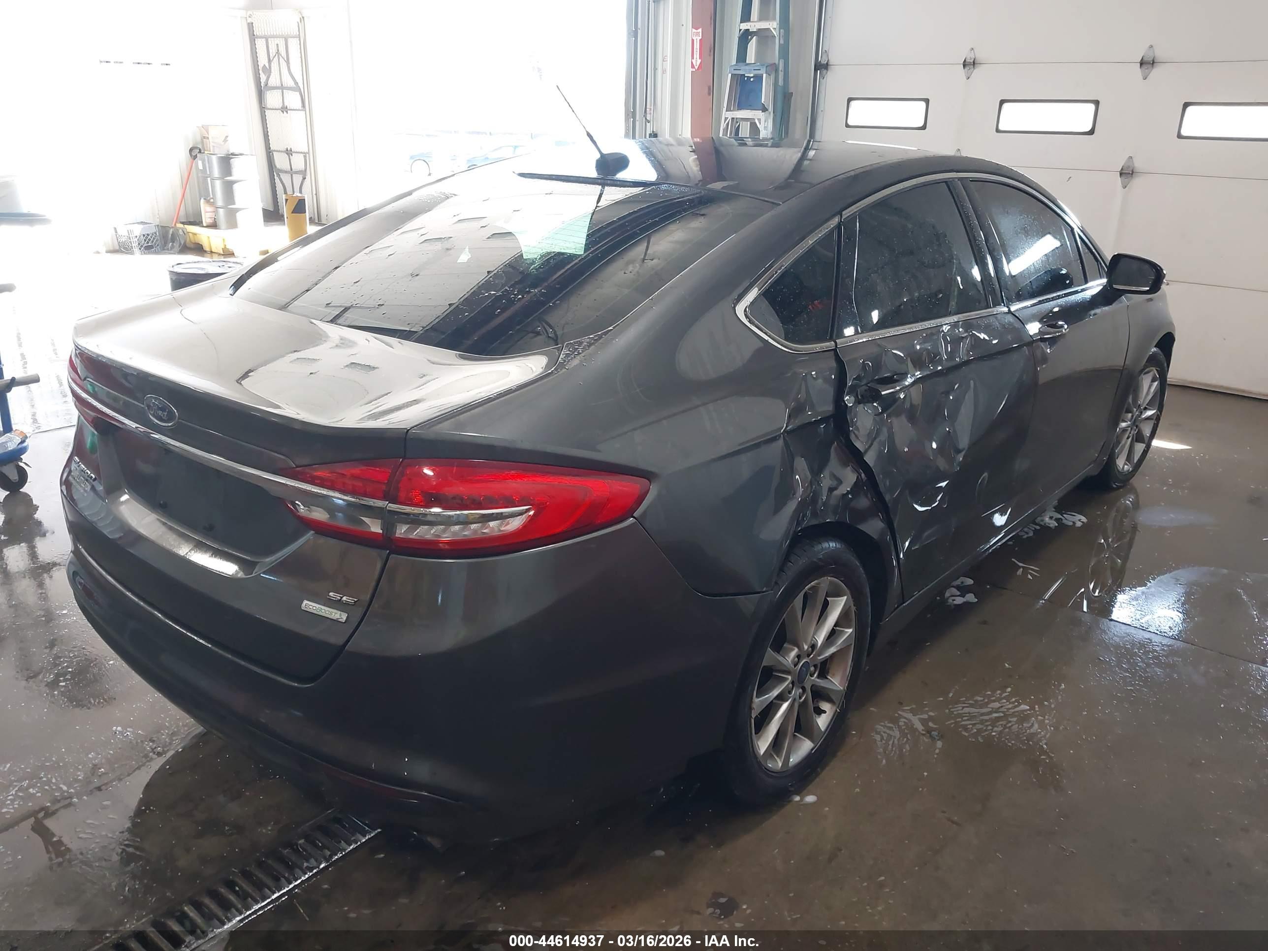 FORD FUSION image 4