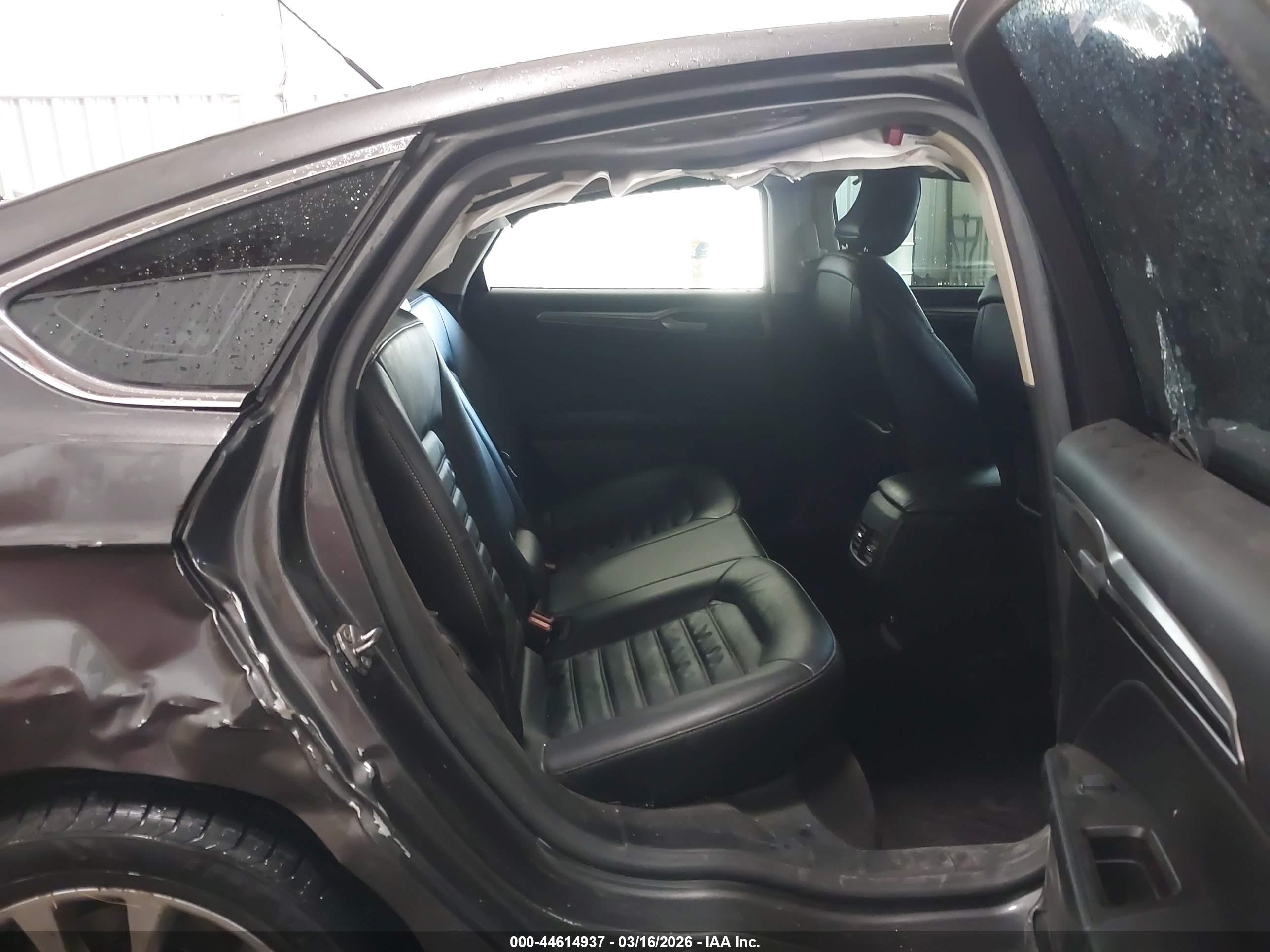 FORD FUSION image 8