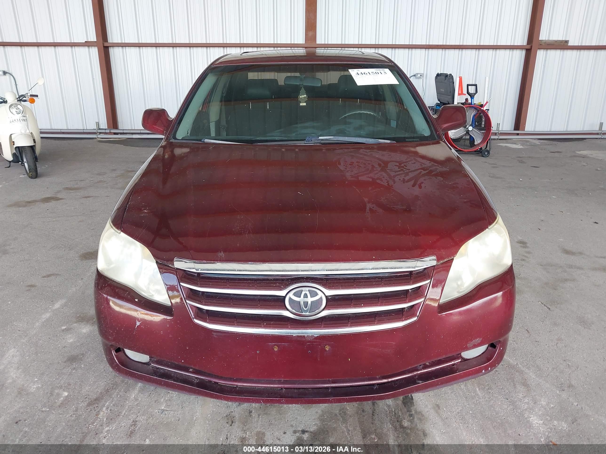 TOYOTA AVALON image 6