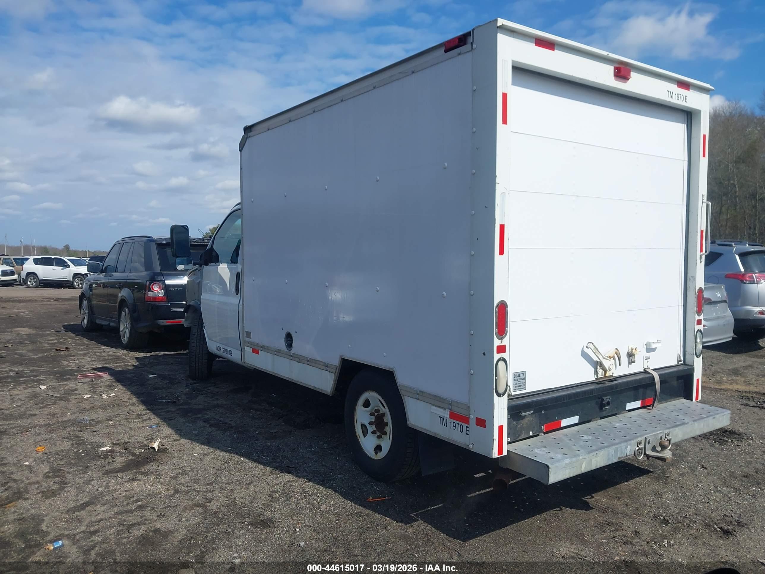 GMC SAVANA image 3