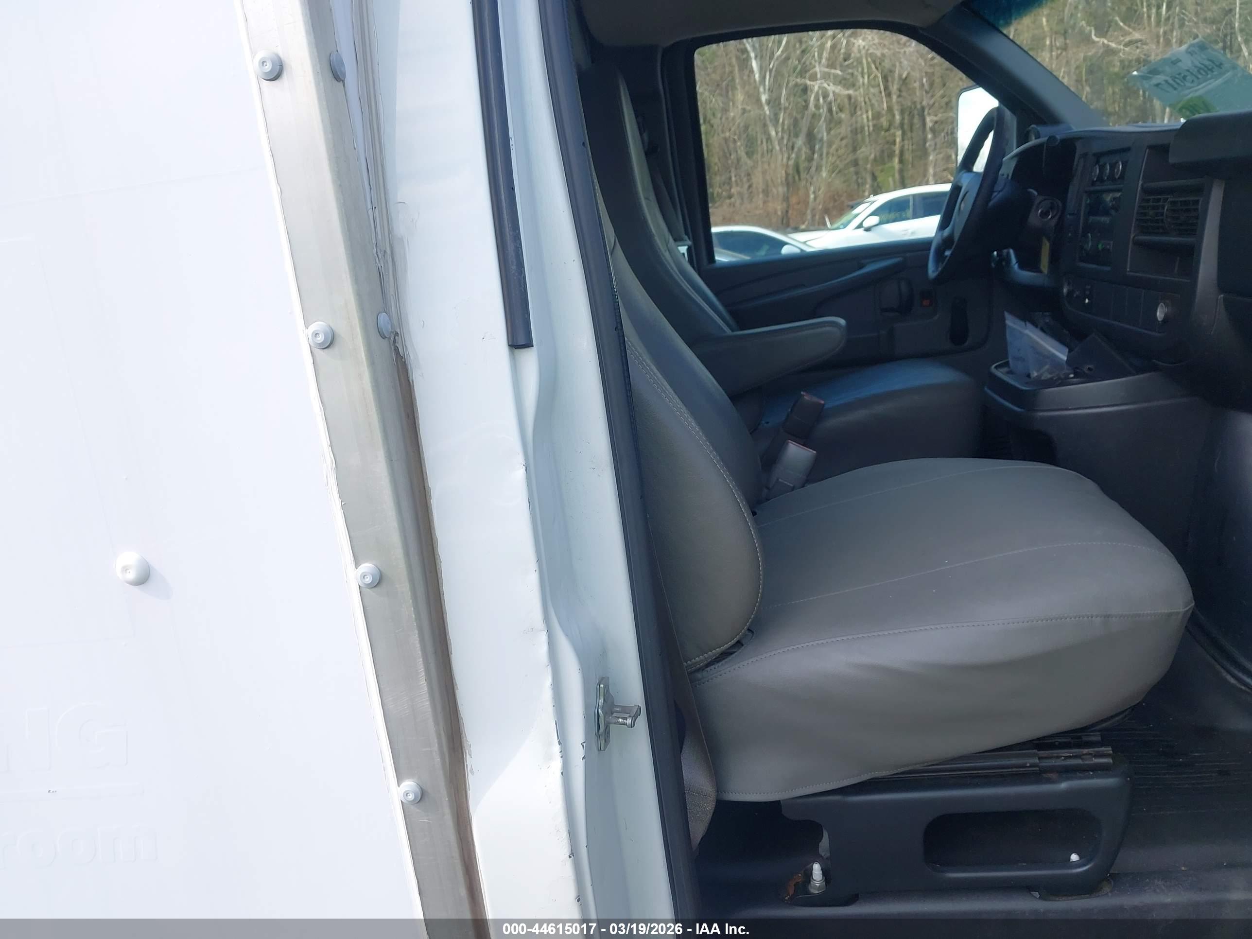 GMC SAVANA image 8