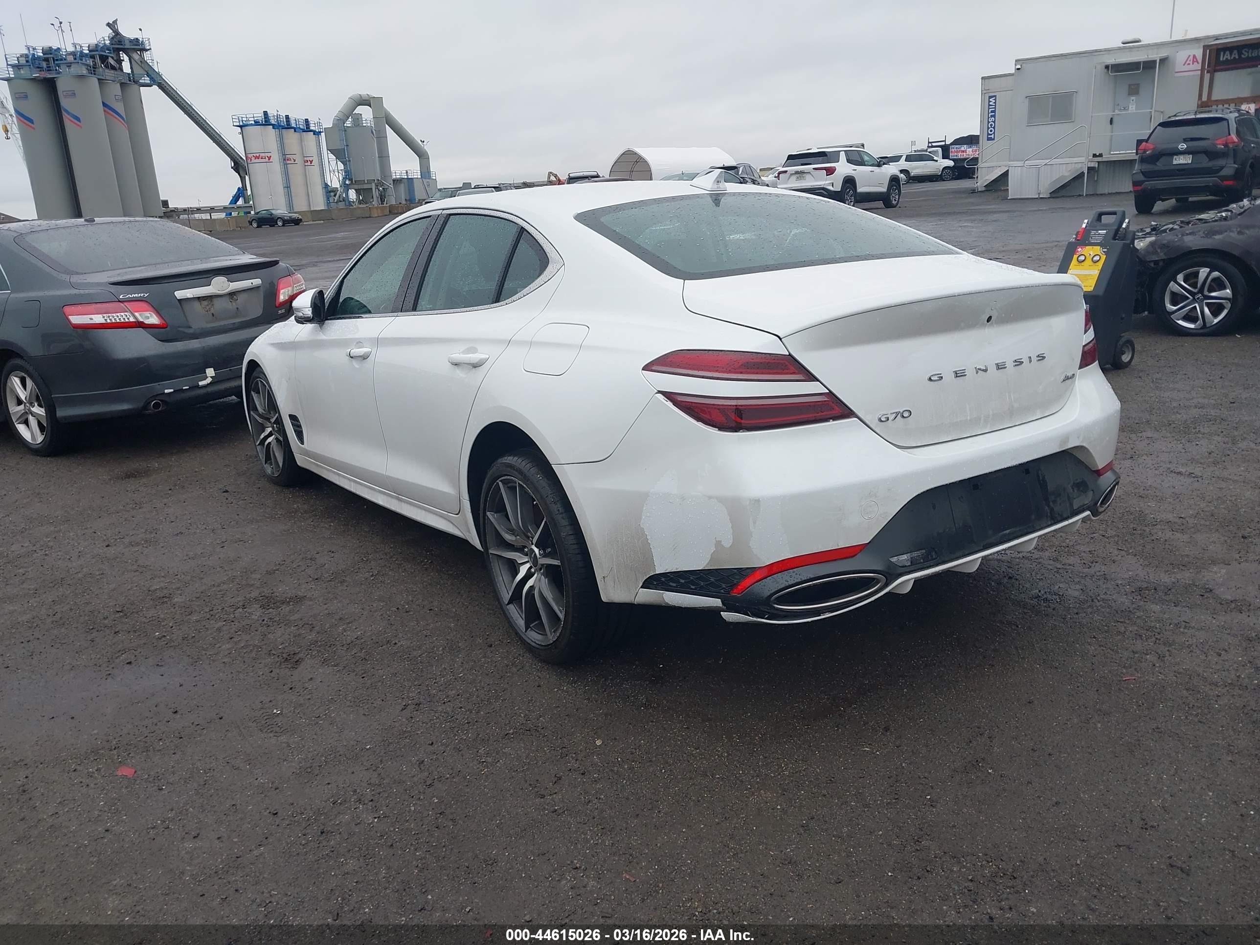 GENESIS G70 image 3
