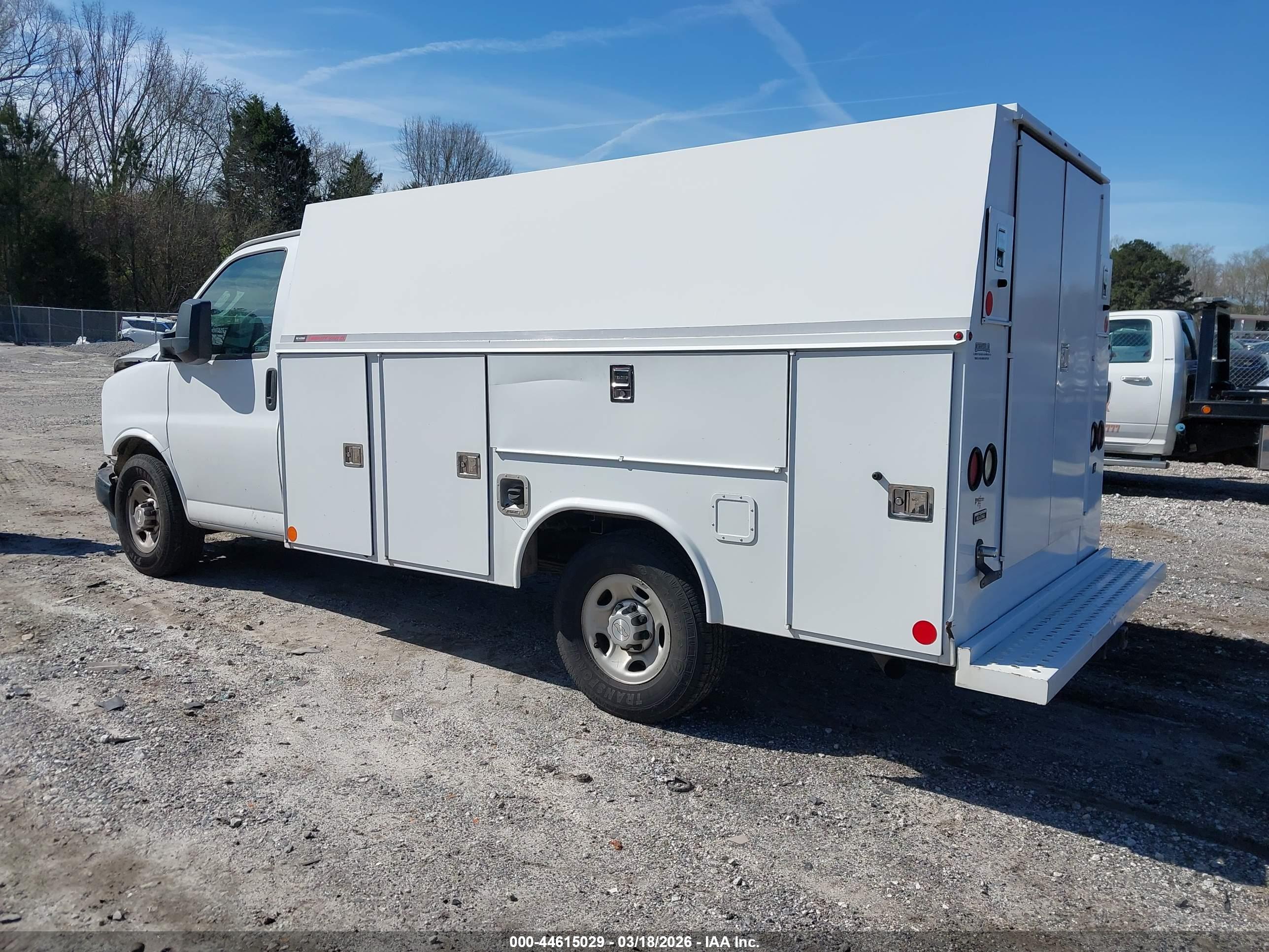 CHEVROLET EXPRESS image 3