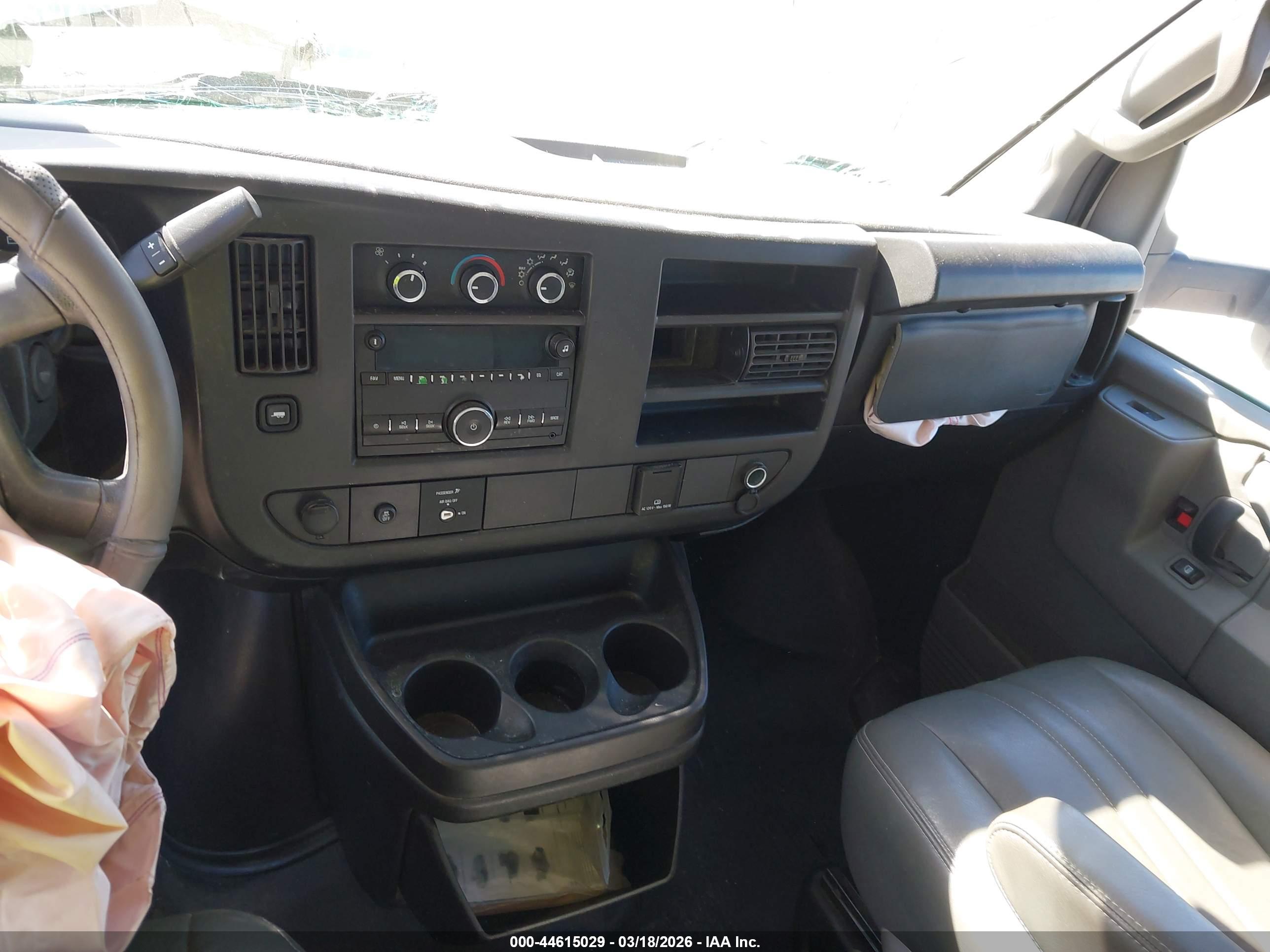 CHEVROLET EXPRESS image 5