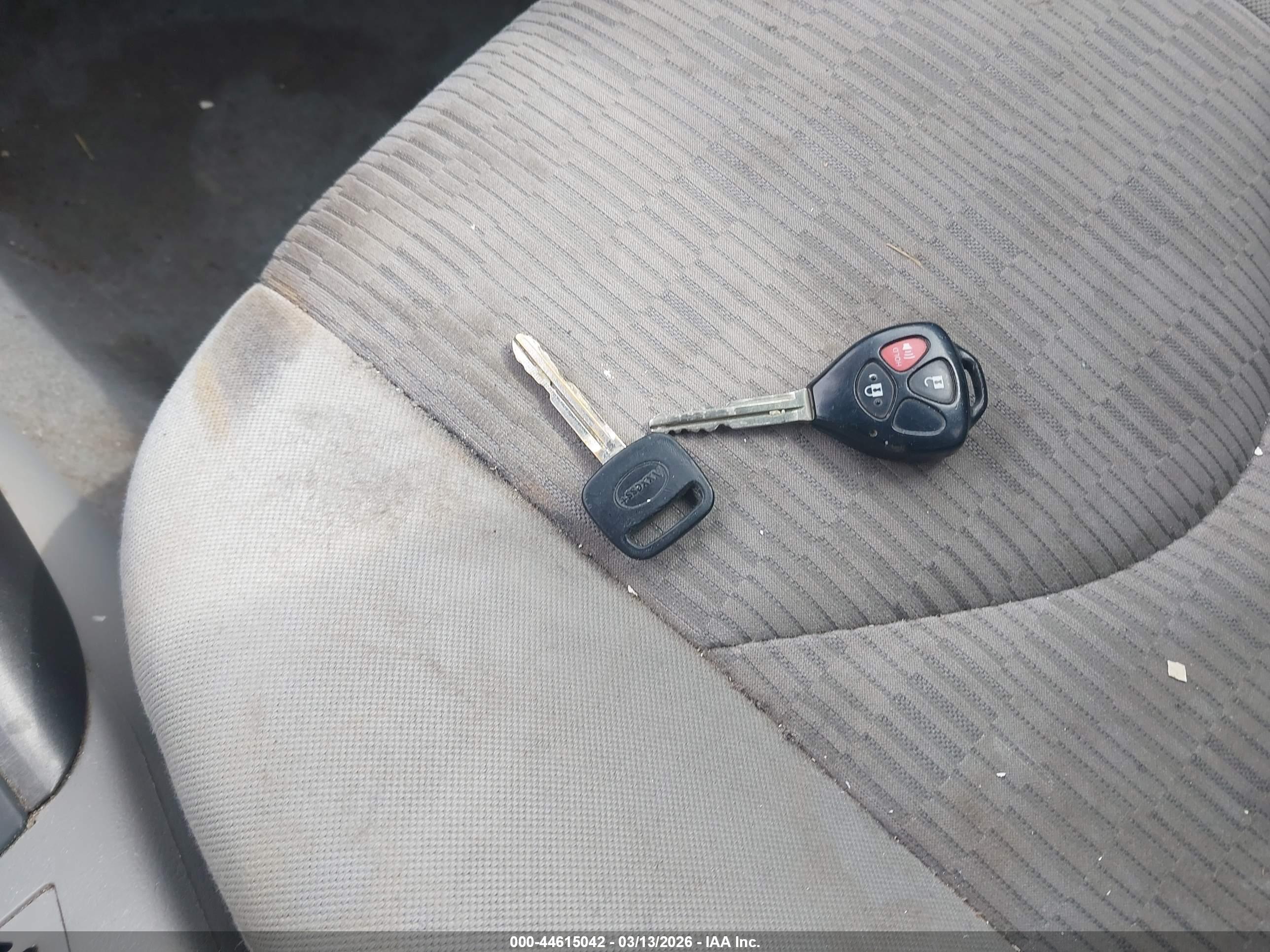 TOYOTA RAV4 image 11