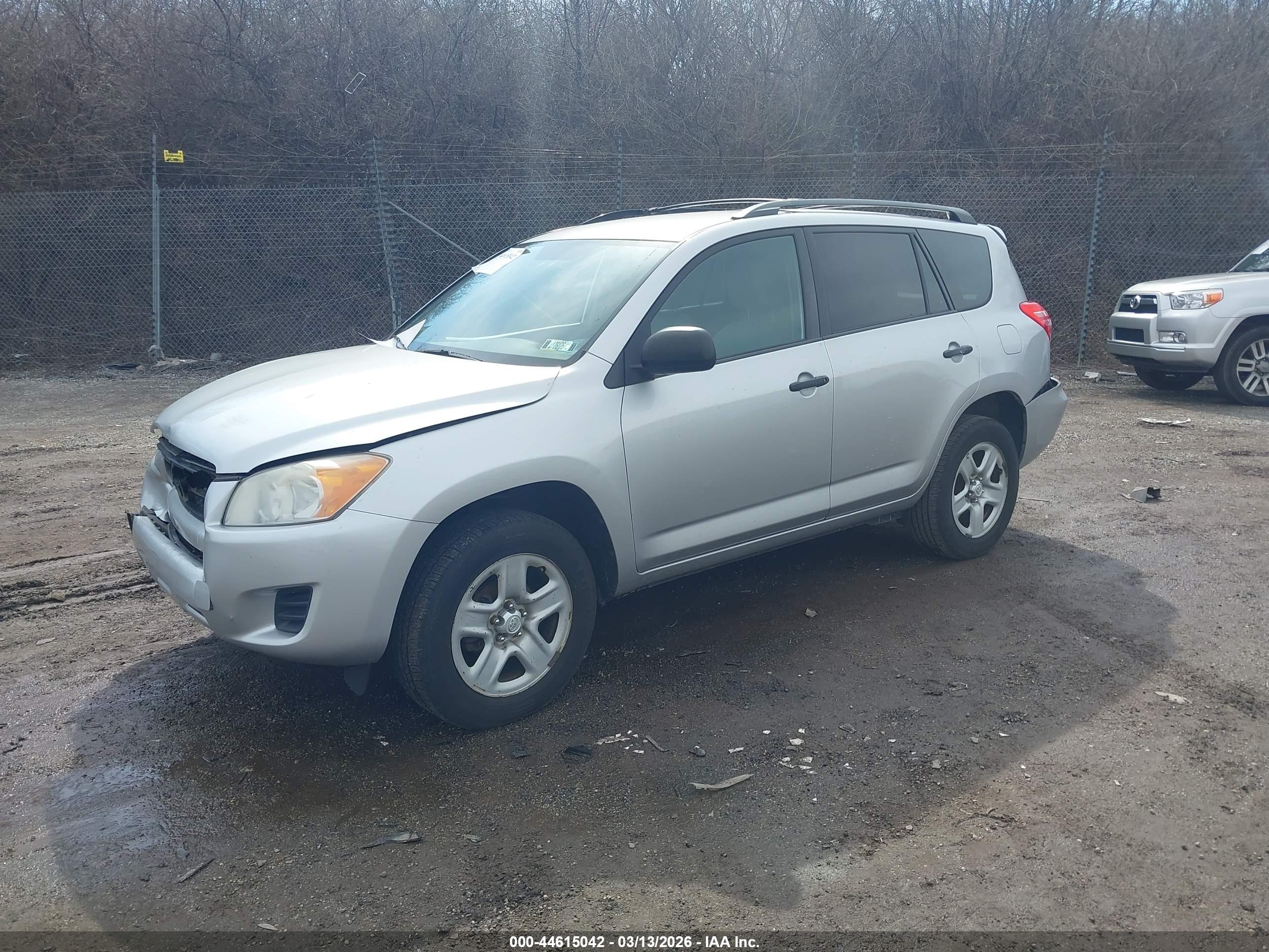 TOYOTA RAV4 image 2