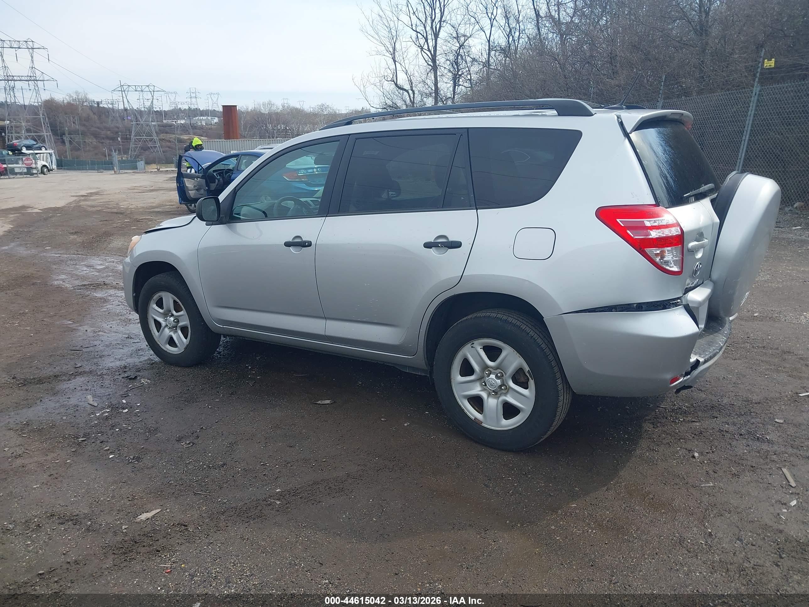 TOYOTA RAV4 image 3