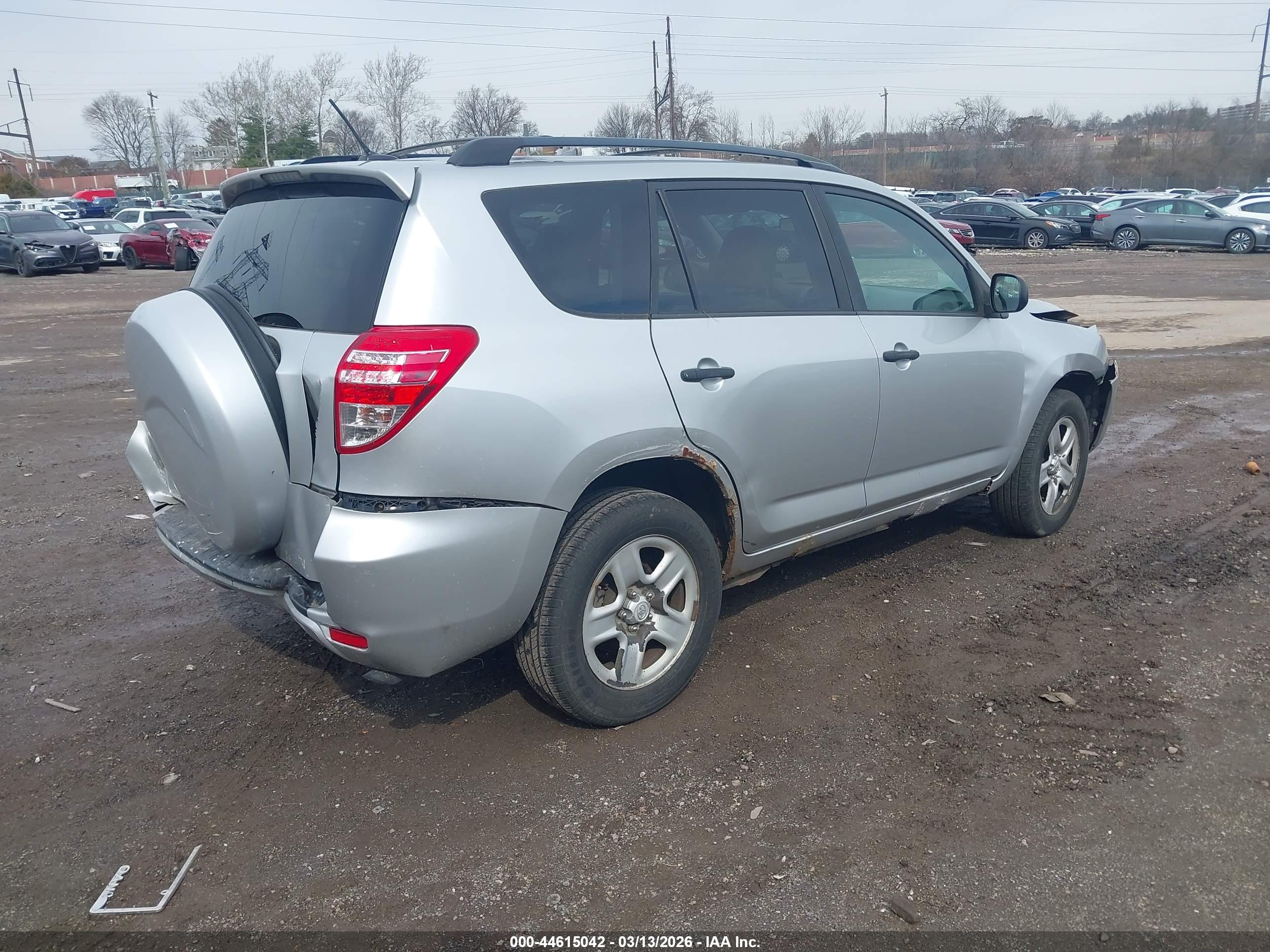 TOYOTA RAV4 image 4
