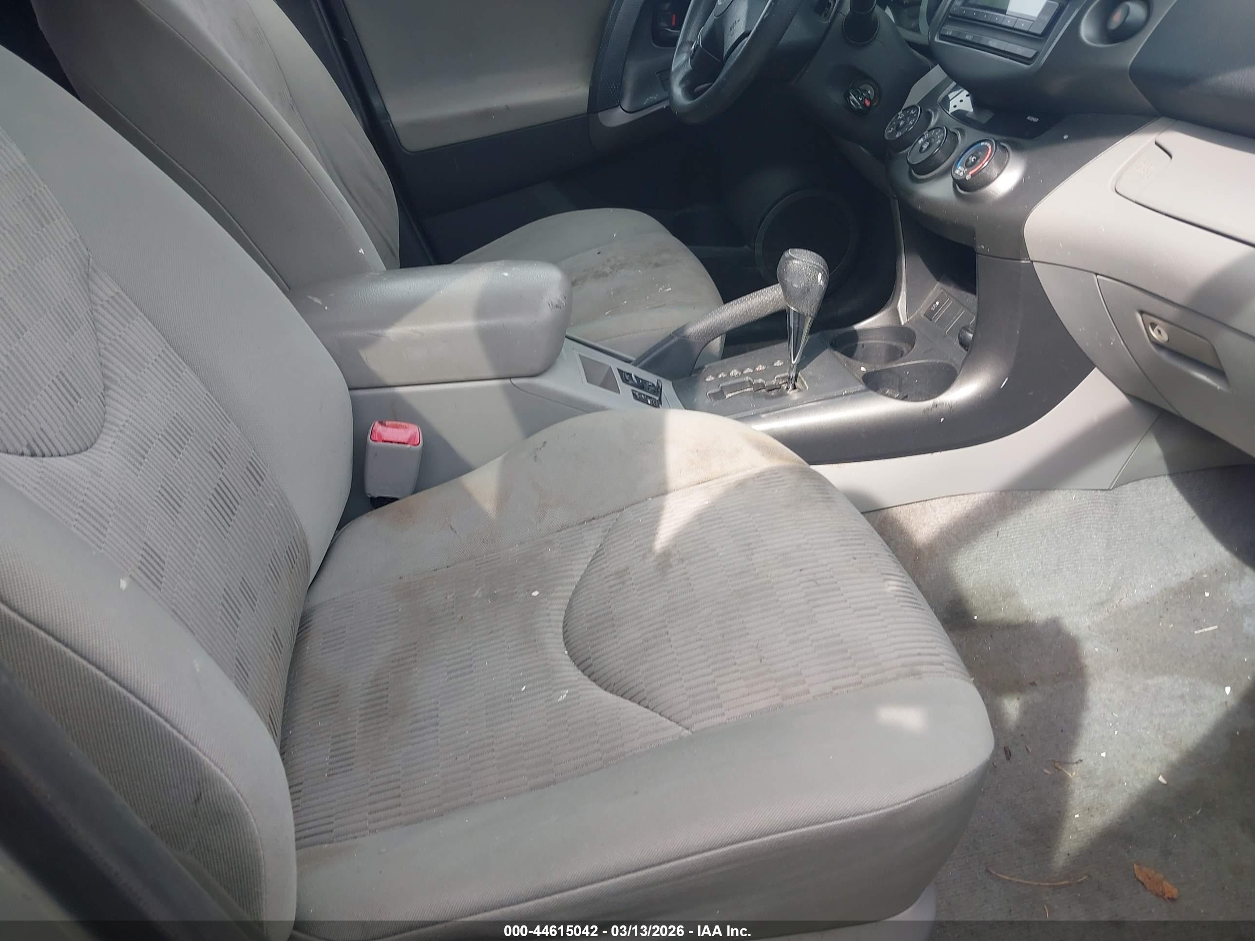 TOYOTA RAV4 image 5