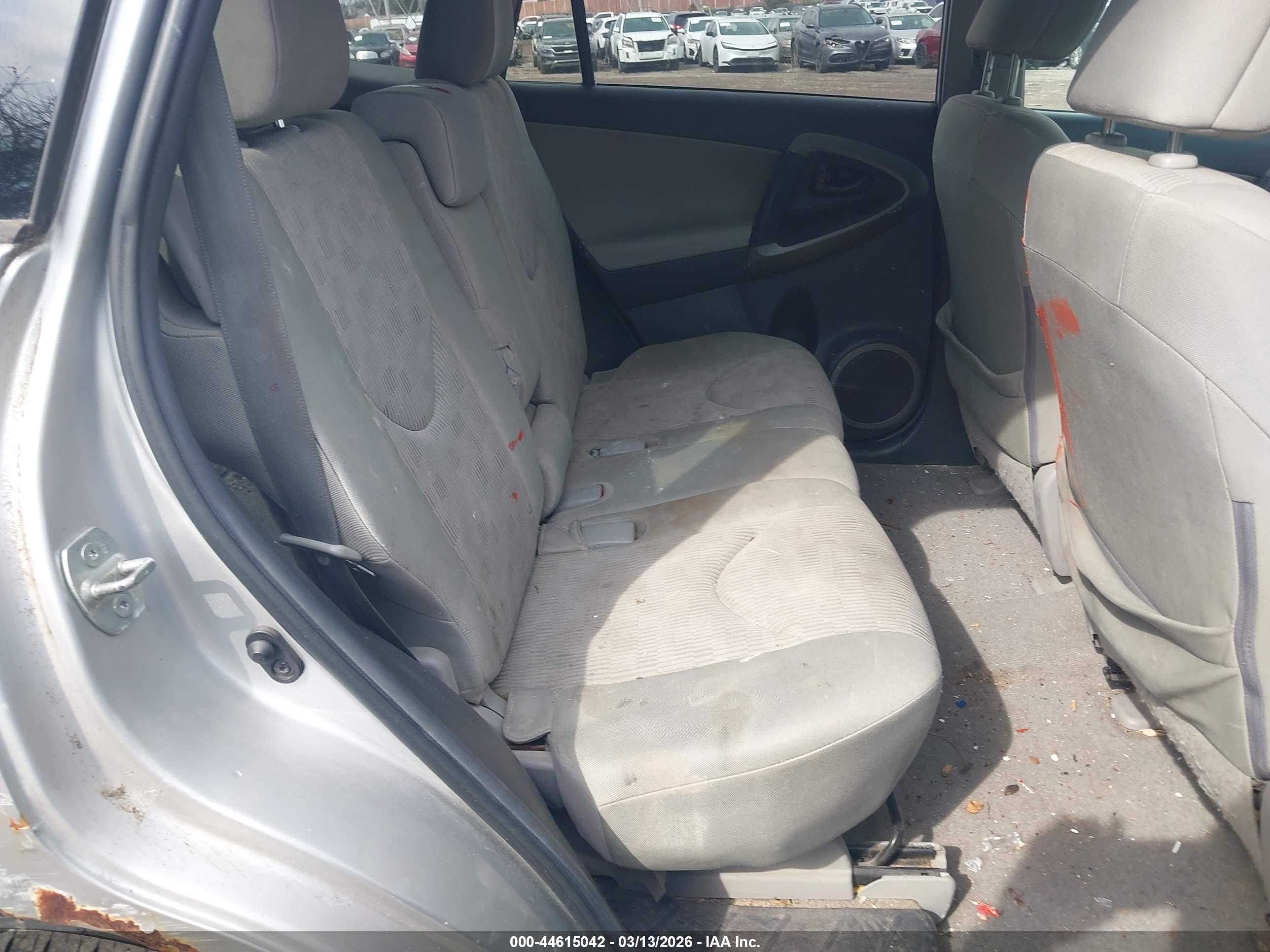 TOYOTA RAV4 image 8