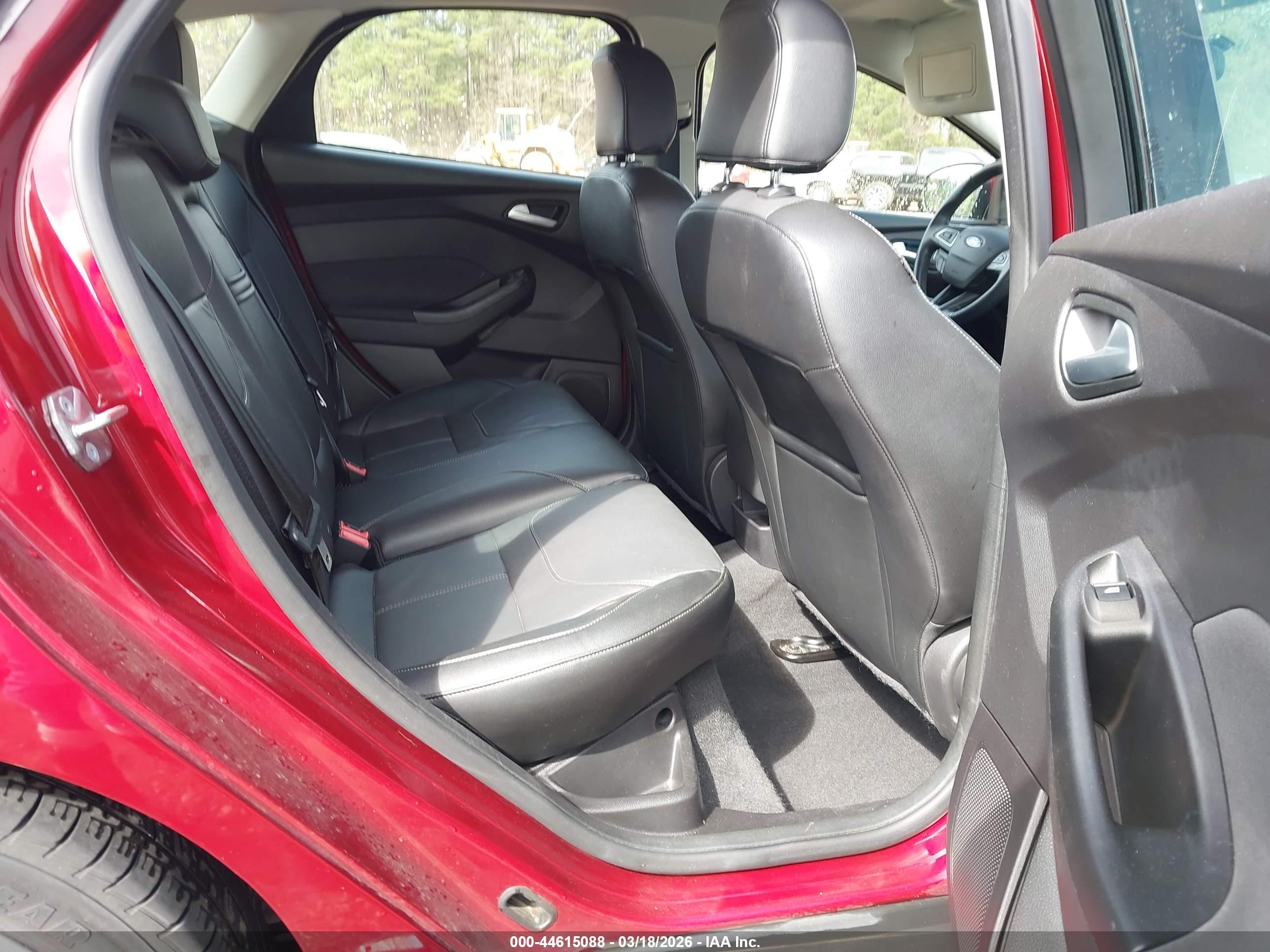 FORD FOCUS image 8