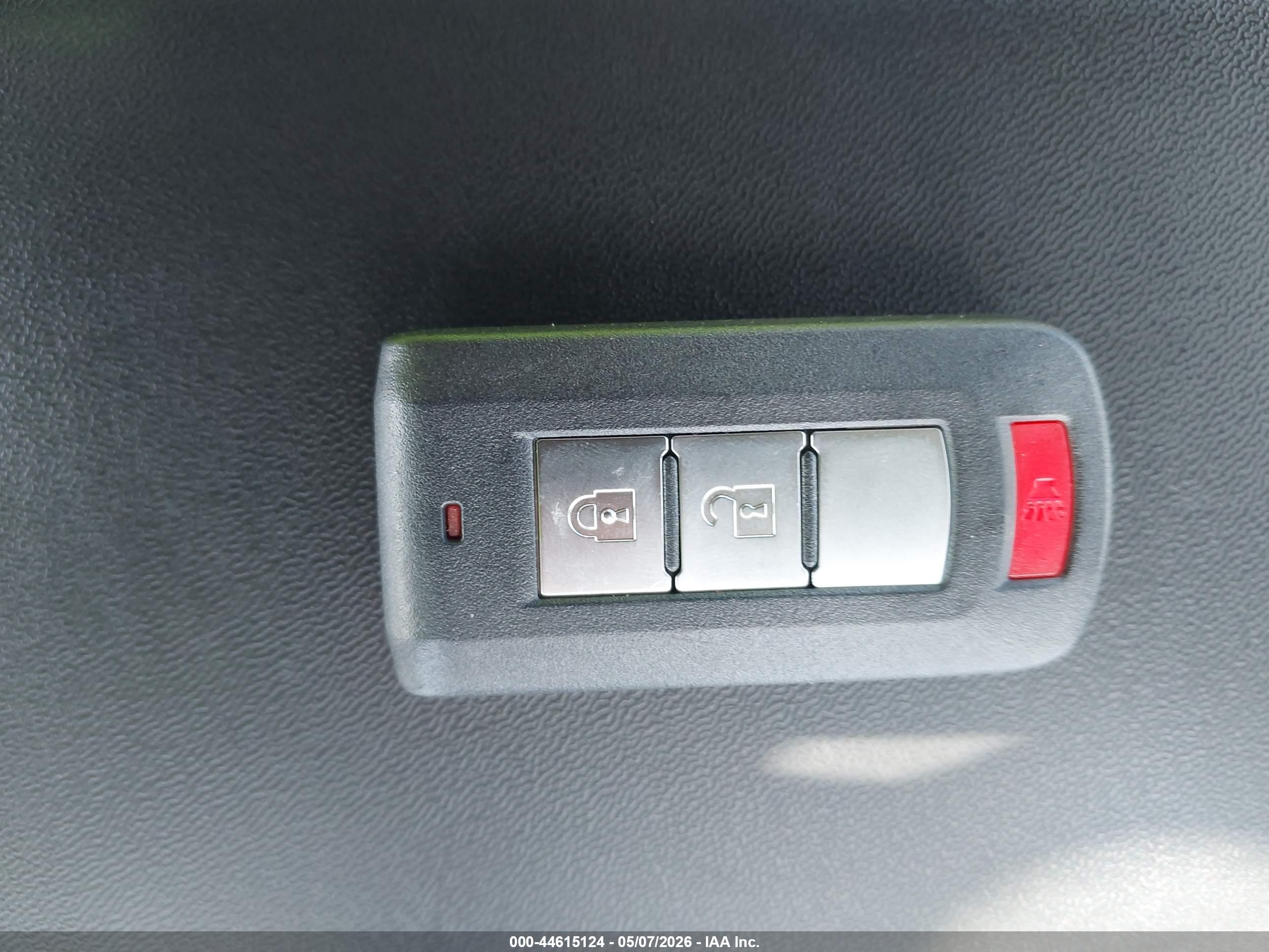 MITSUBISHI OUTLANDER image 11