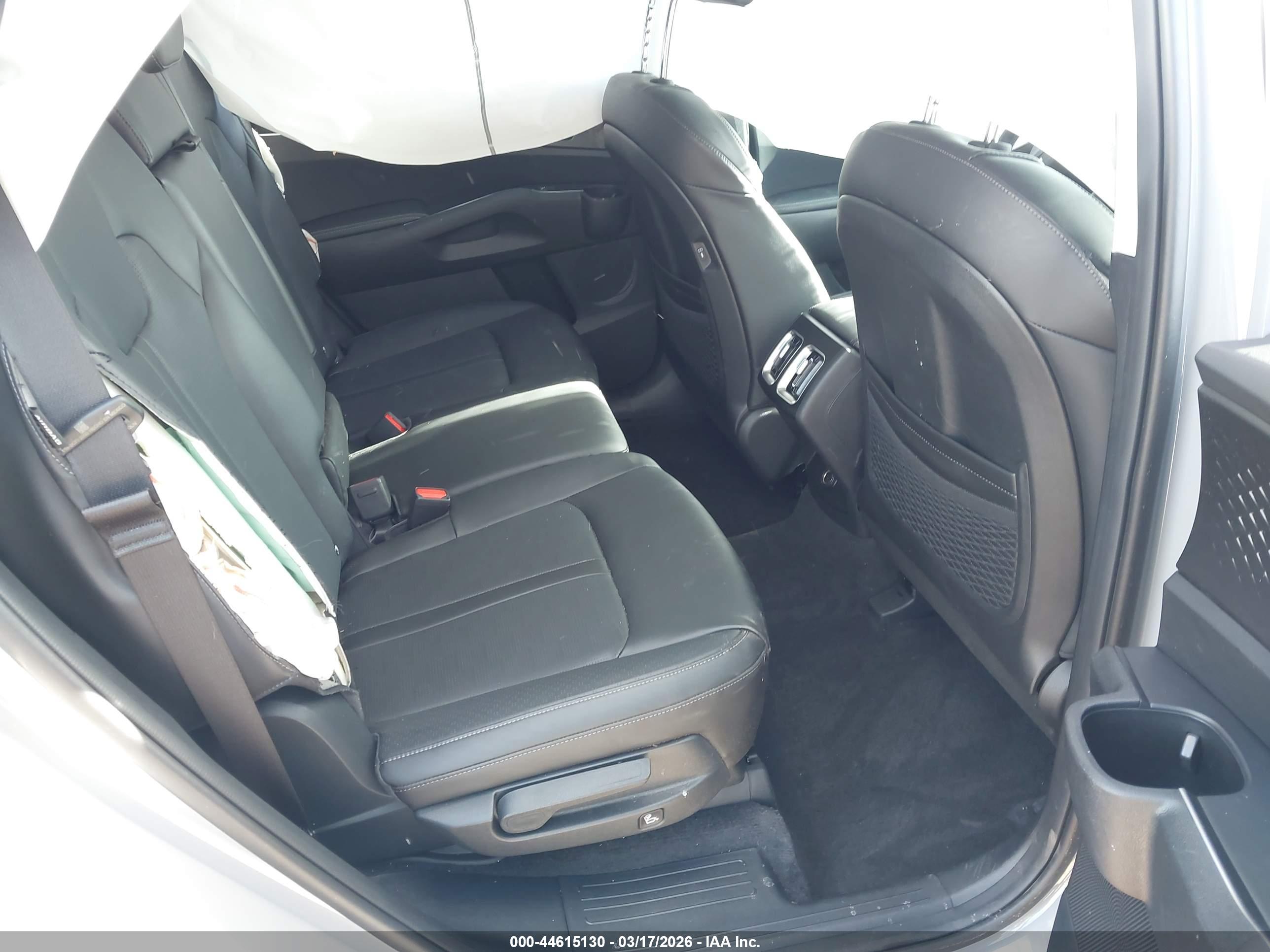 KIA SORENTO image 8