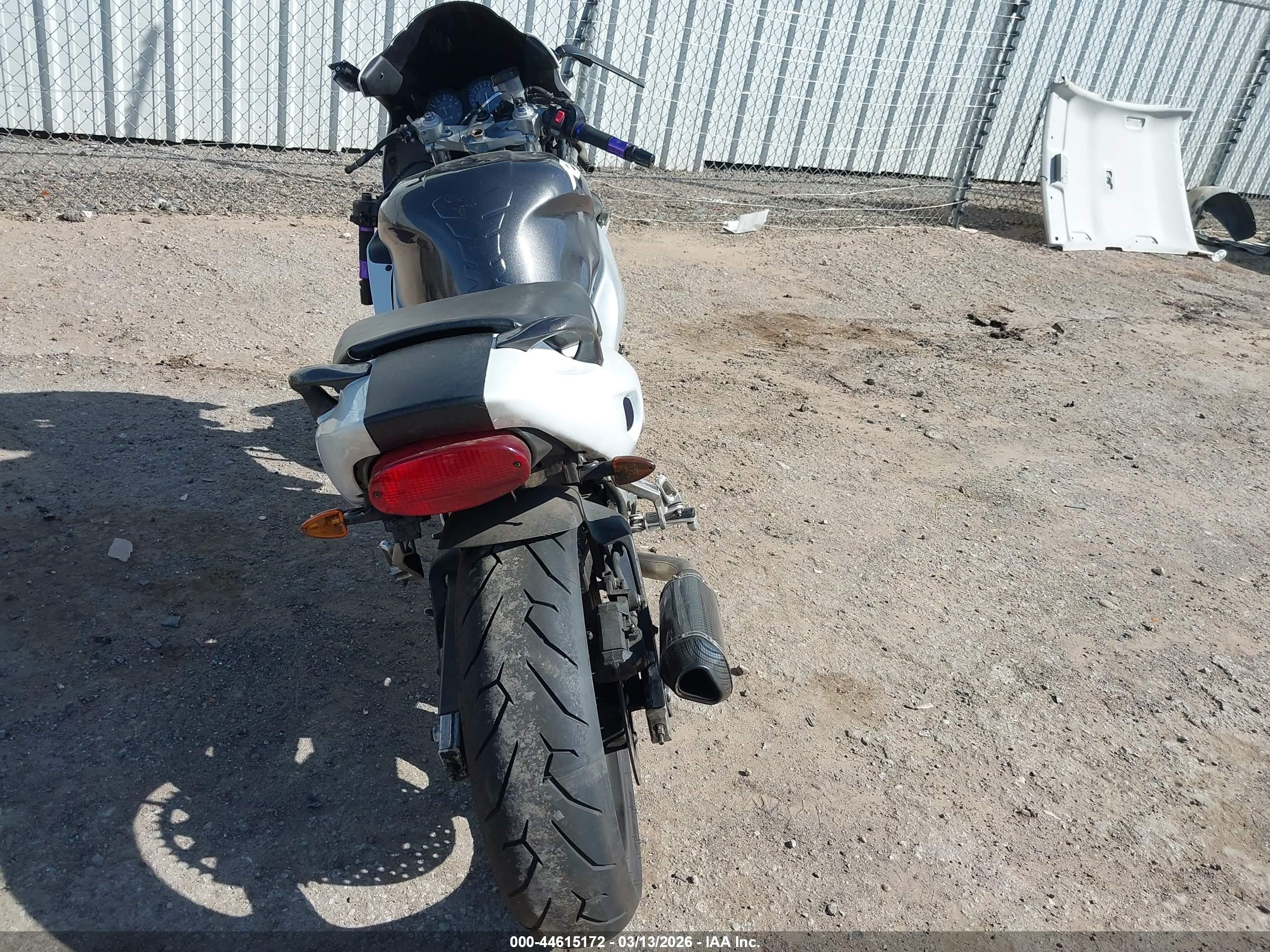 YAMAHA YZF600 image 6