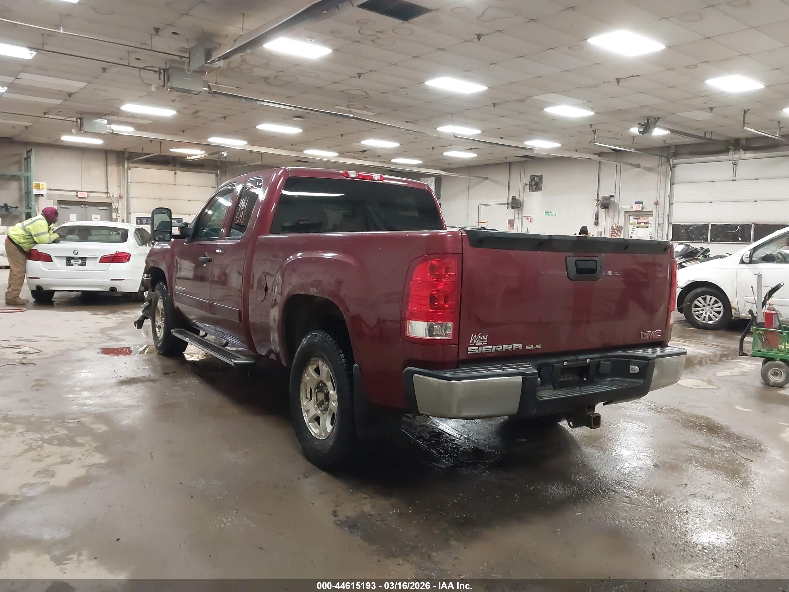 GMC SIERRA image 3