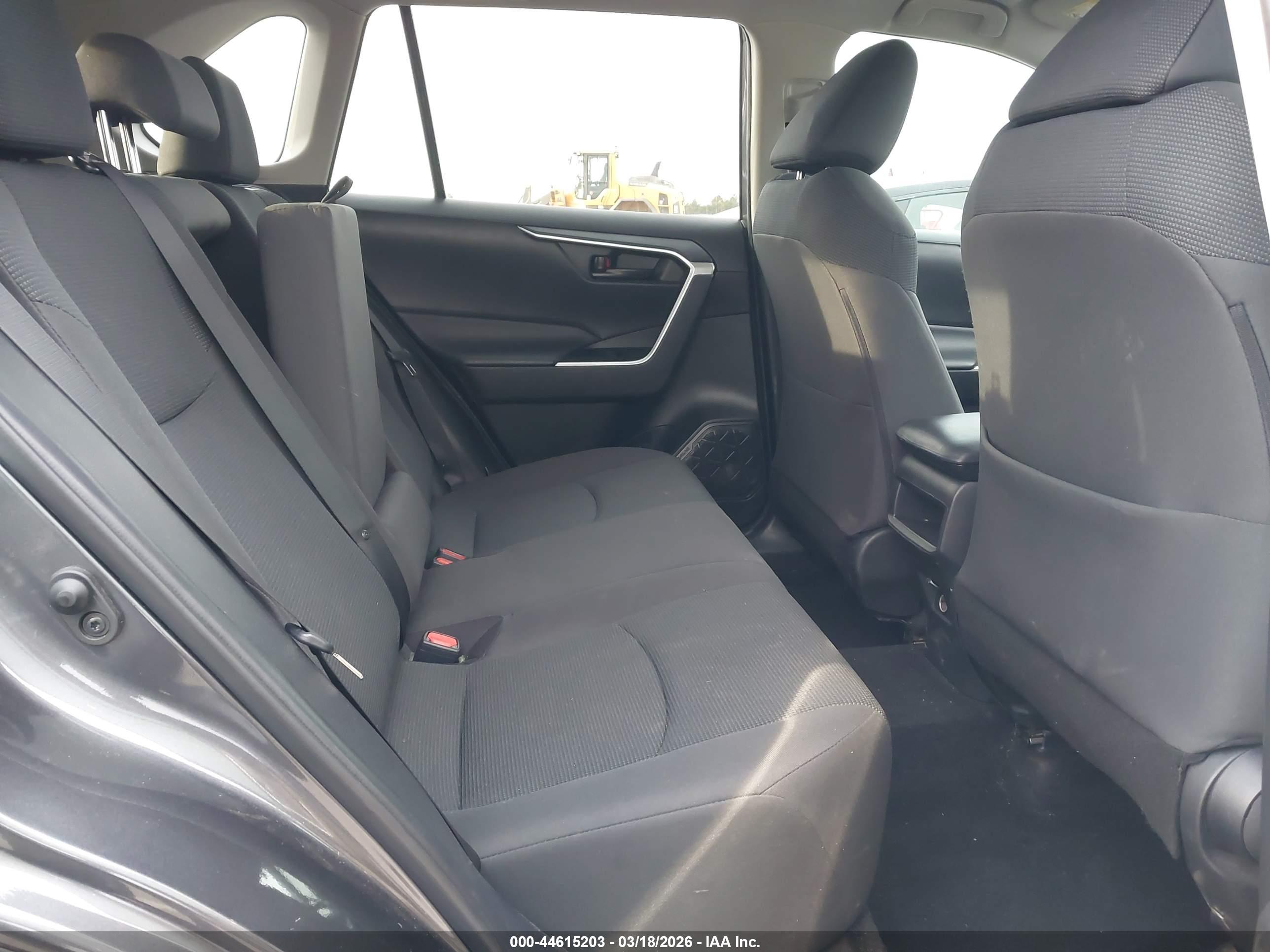 TOYOTA RAV4 image 8