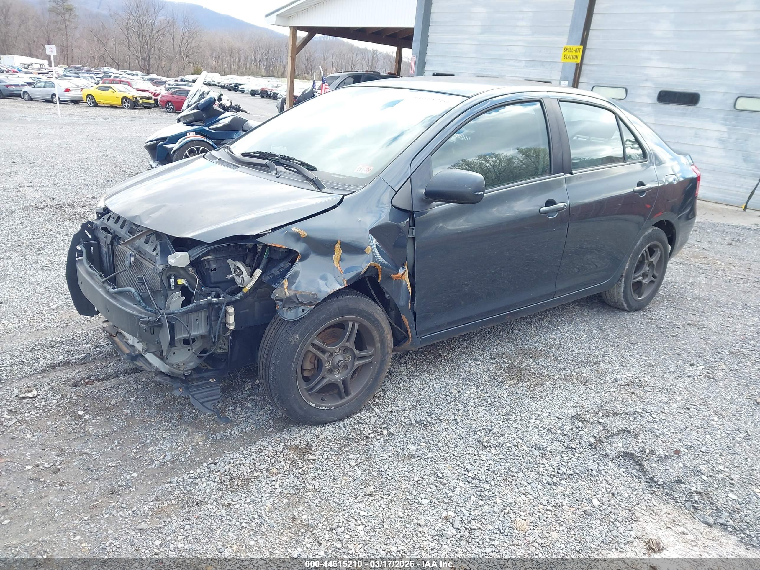 TOYOTA YARIS image 2