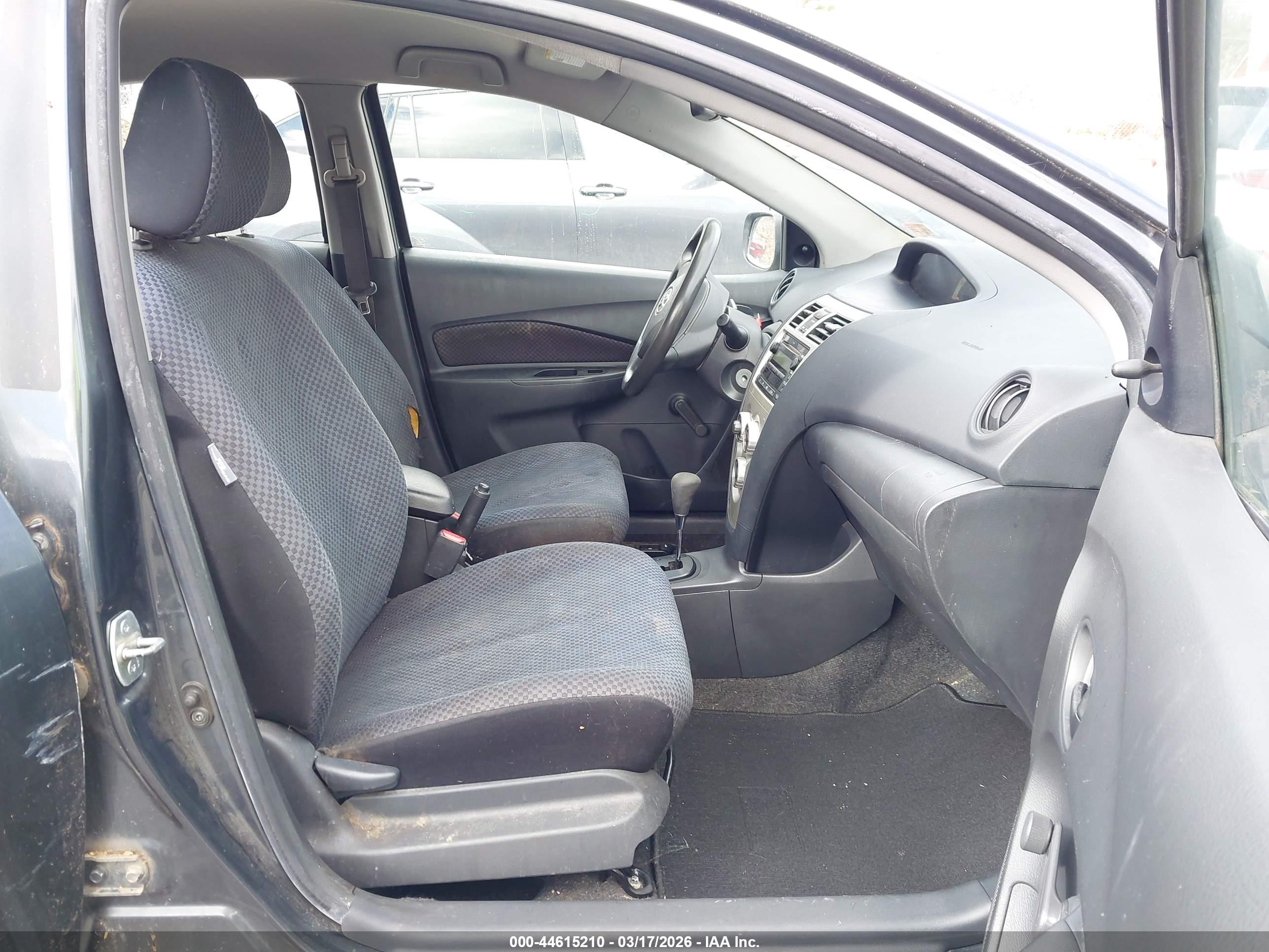 TOYOTA YARIS image 5