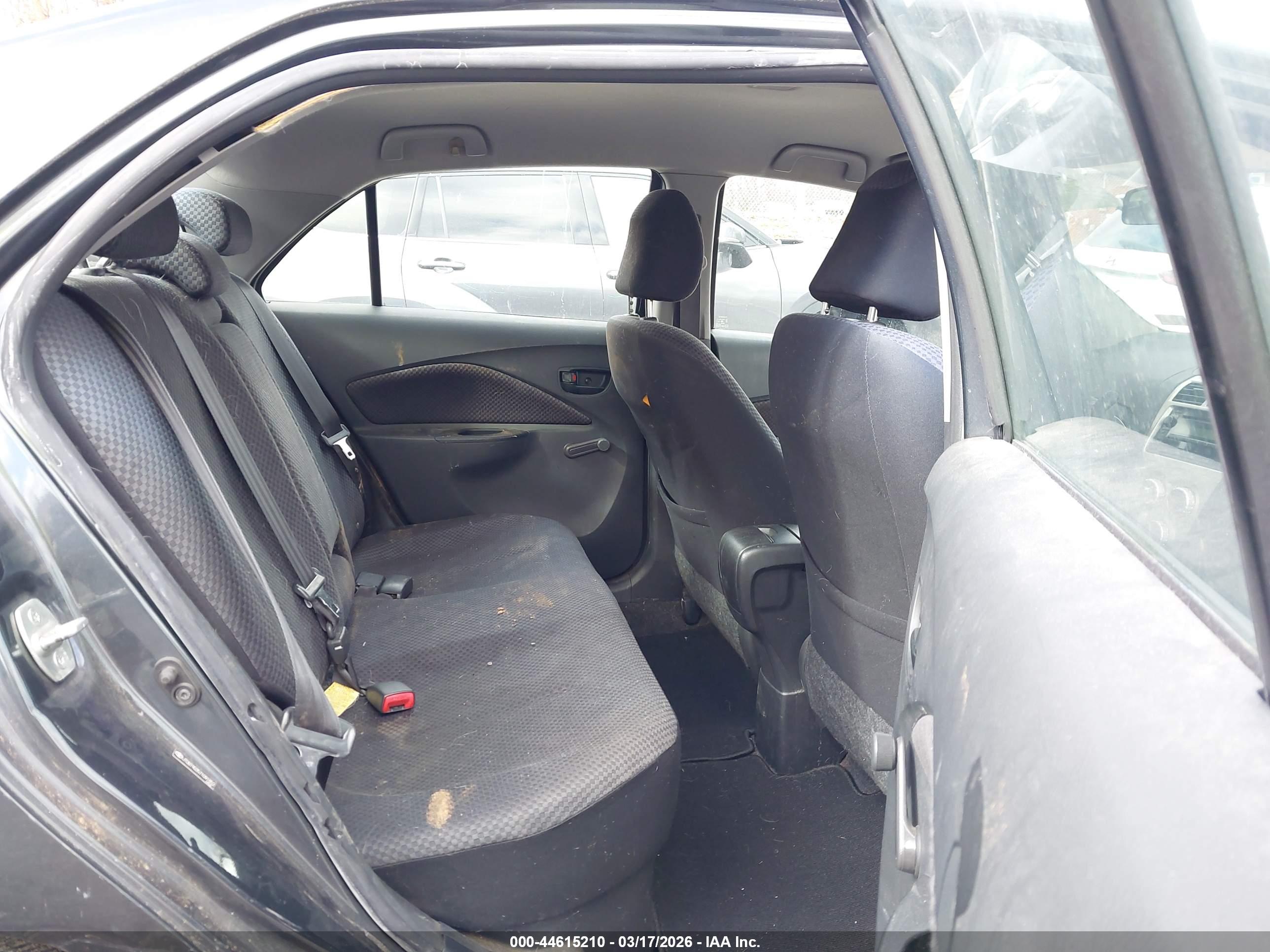 TOYOTA YARIS image 8