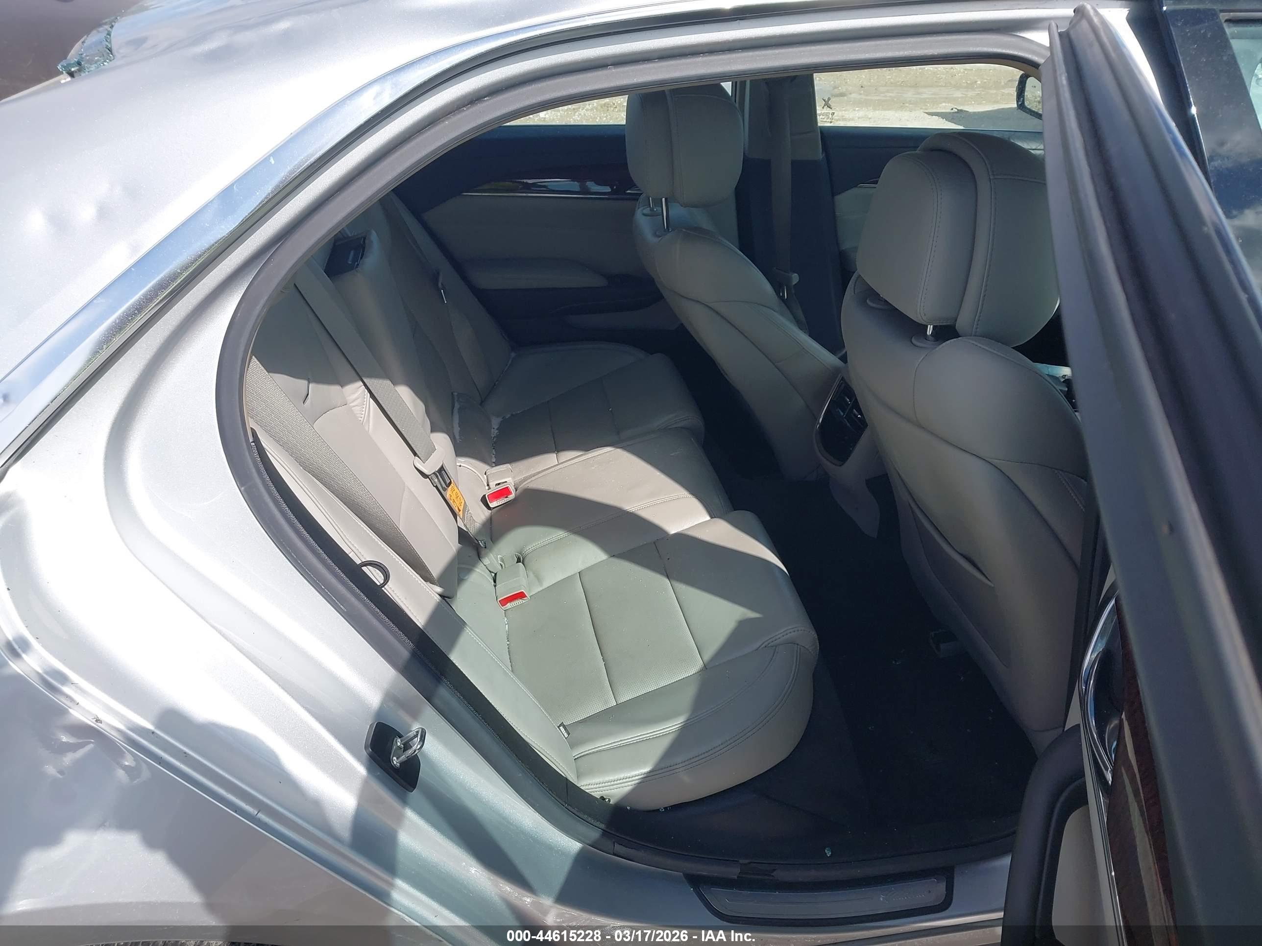 CADILLAC CTS image 8