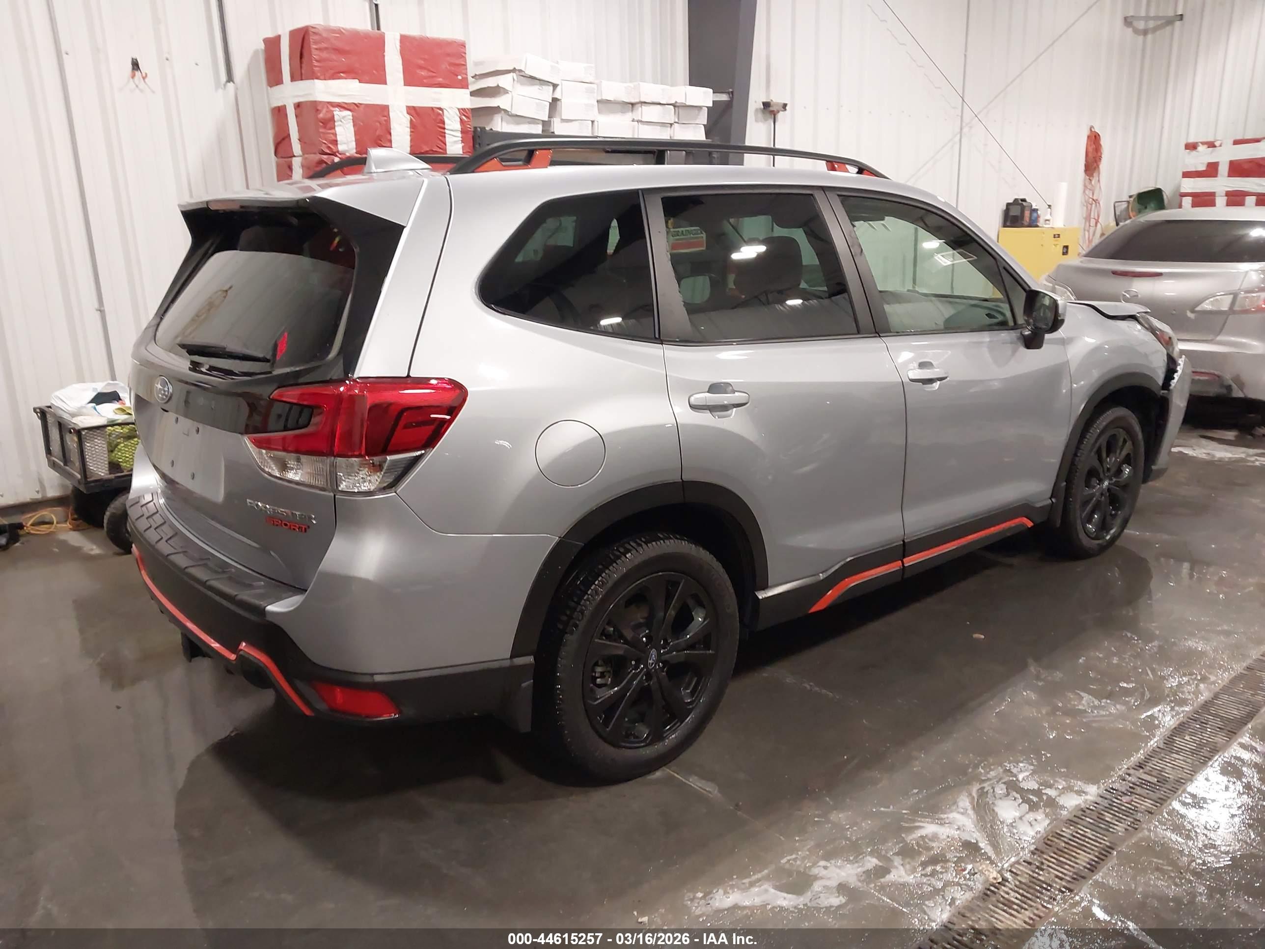 SUBARU FORESTER image 4