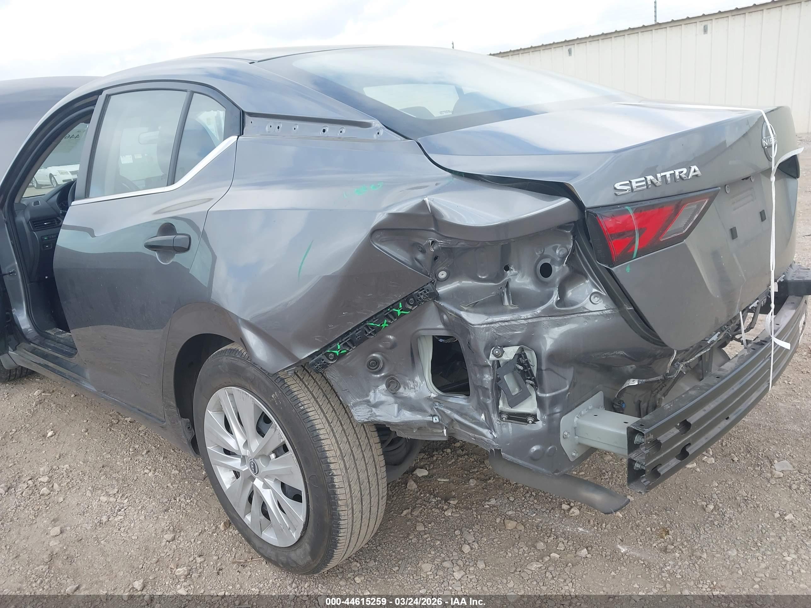 NISSAN SENTRA image 6