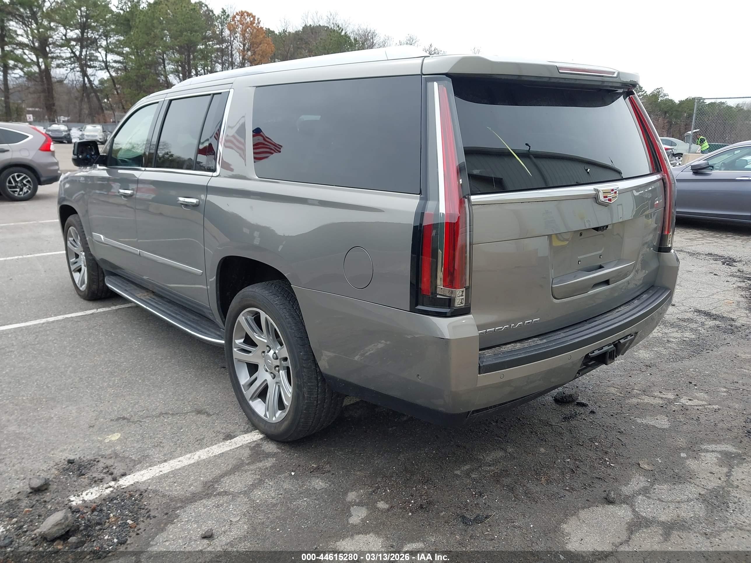CADILLAC ESCALADE image 3