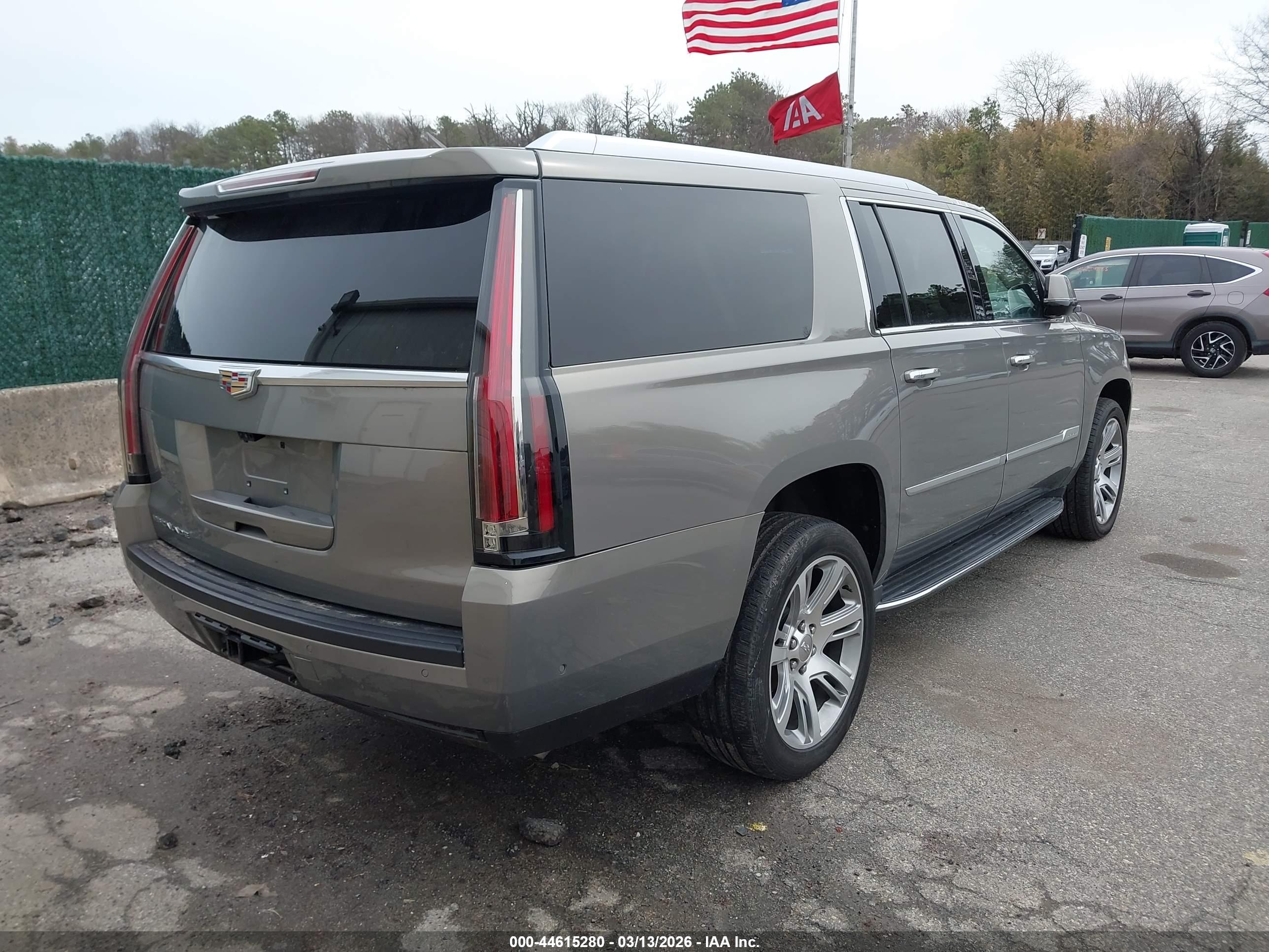 CADILLAC ESCALADE image 4